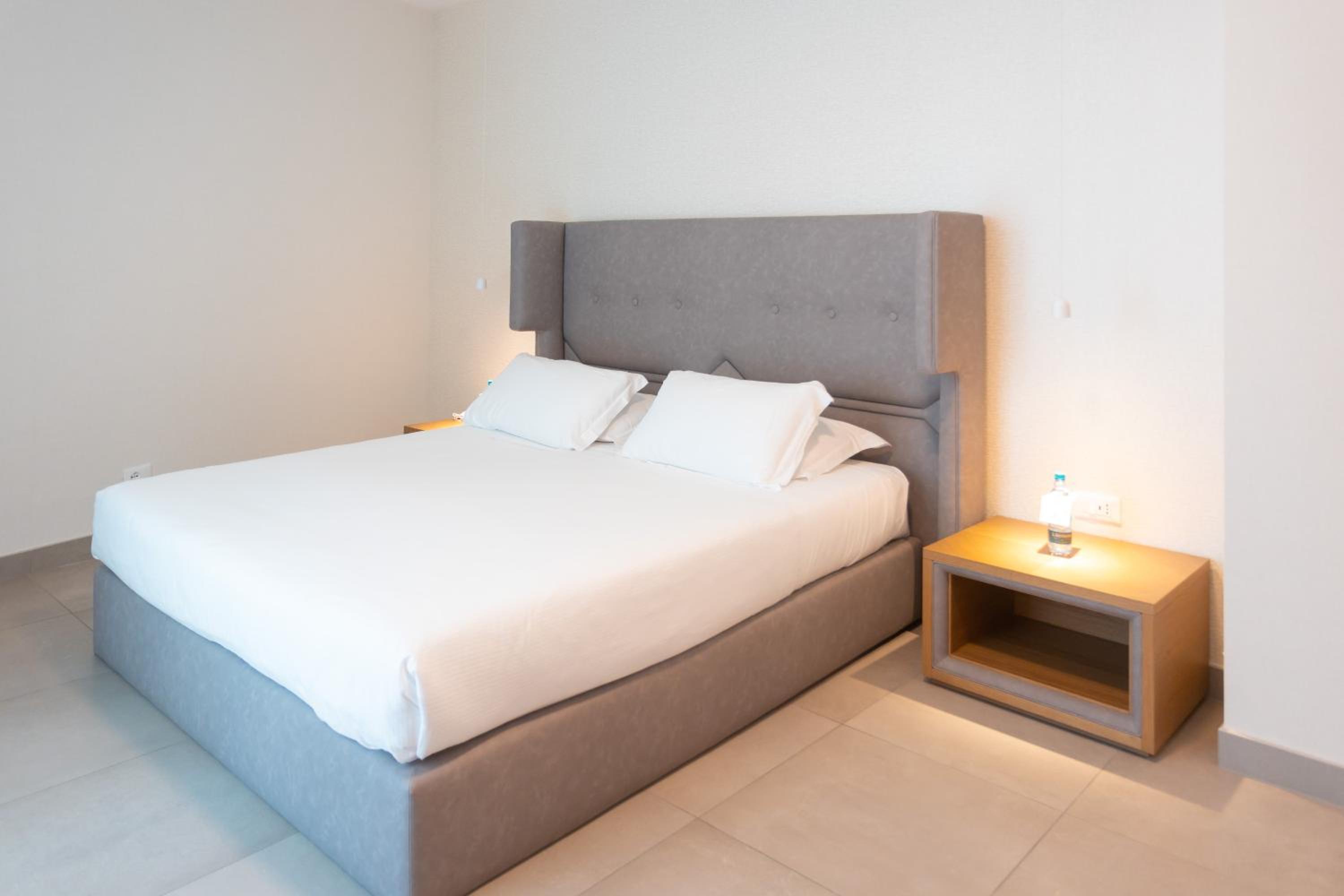 Suite with Terrace and Lagoon View - Beach Access photo 2