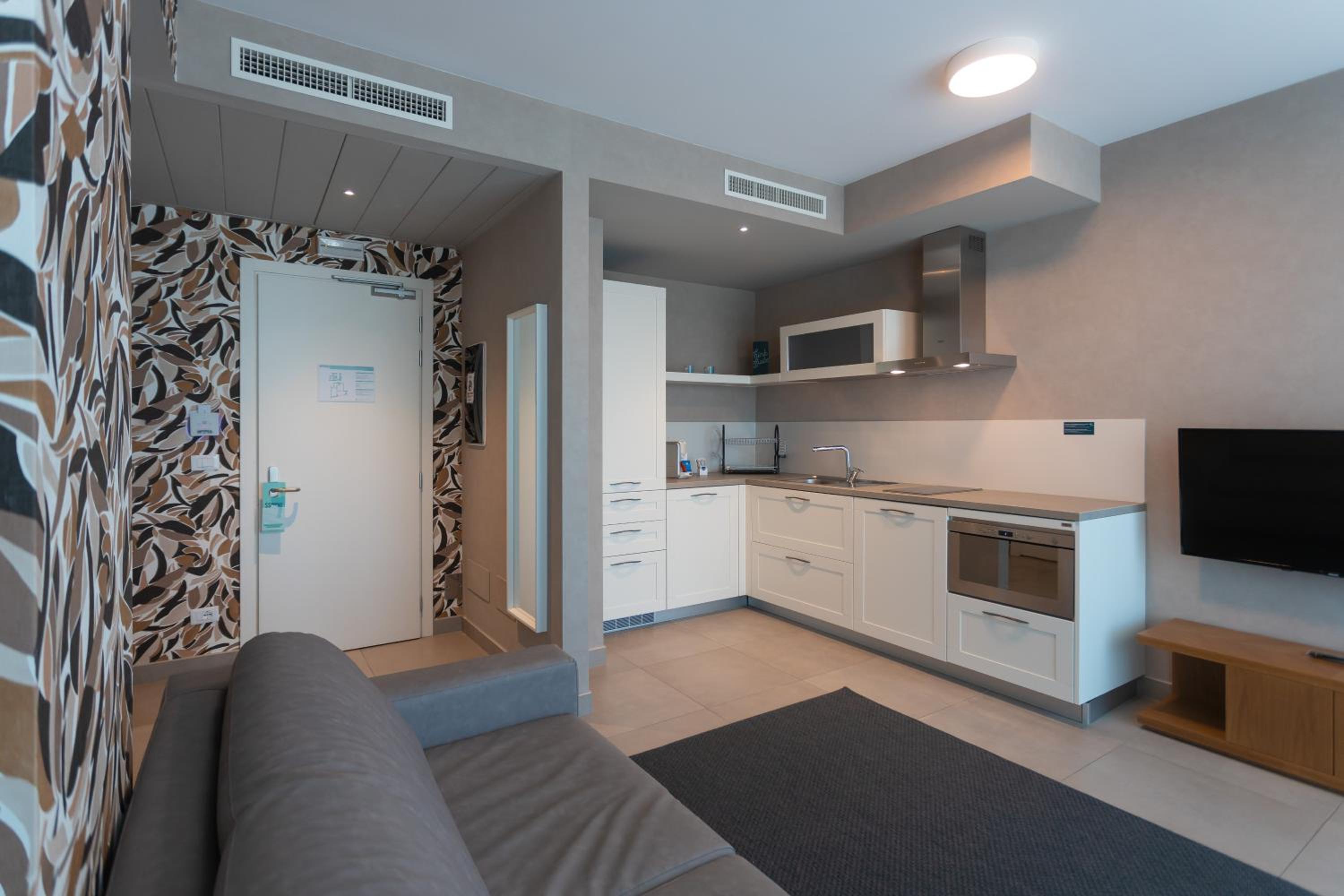 Suite with Terrace and Lagoon View - Beach Access