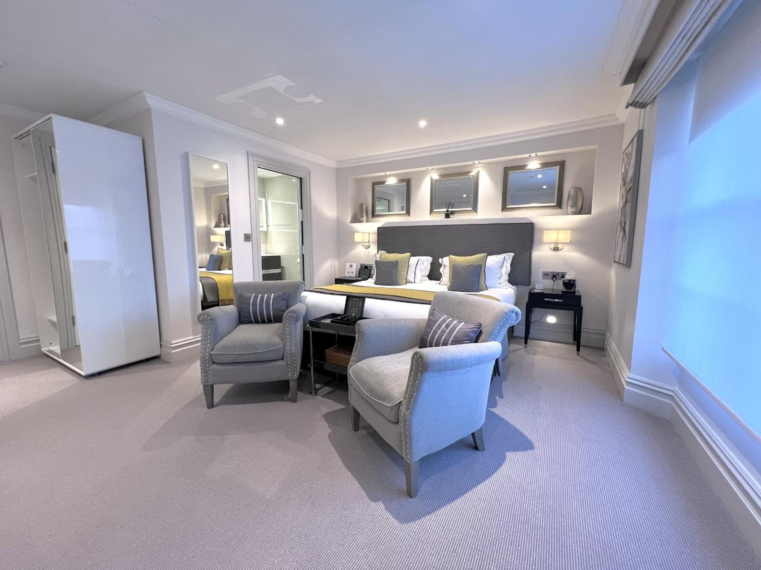 Deluxe King Room photo 1
