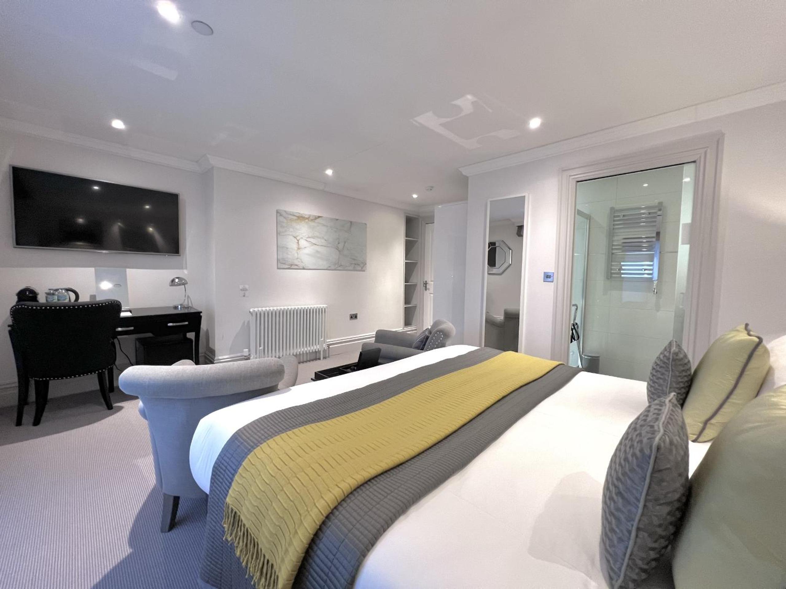 Deluxe King Room photo 3