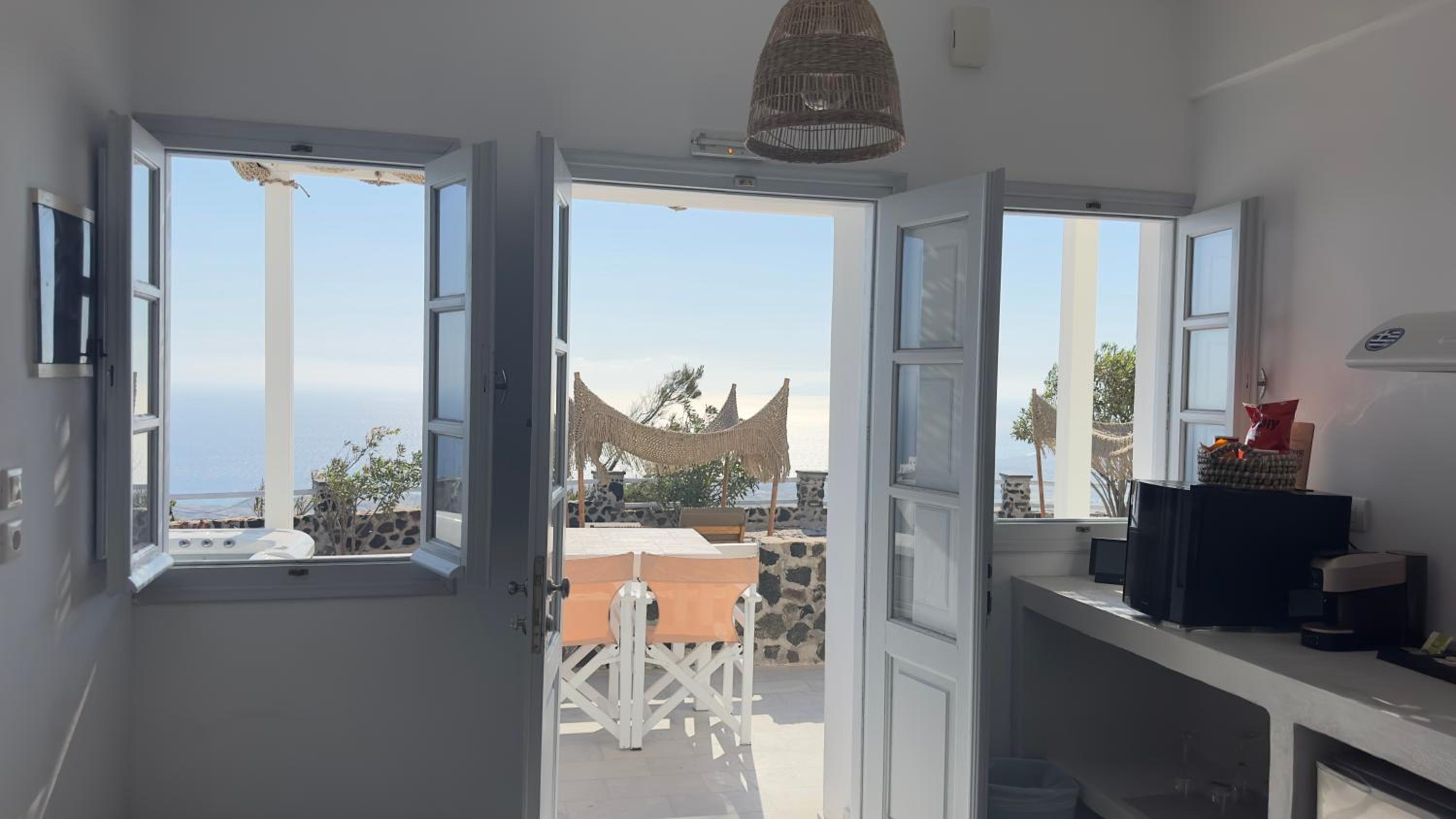 Premier Suite with Hot Tub and Sea View - Photo 18