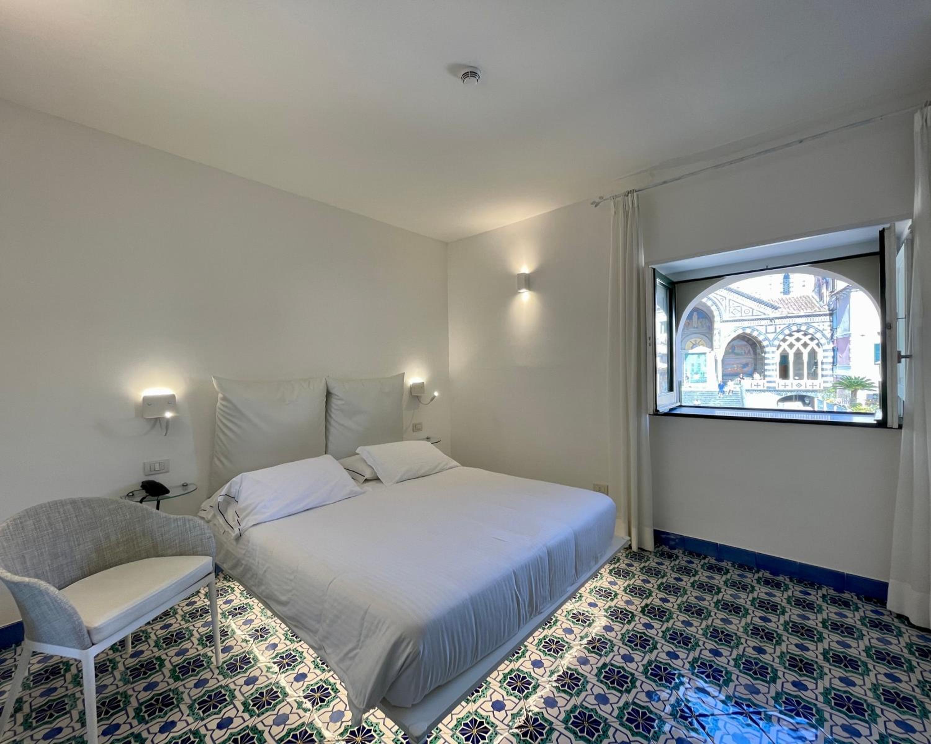 Double Room with Cathedral View - Photo 1