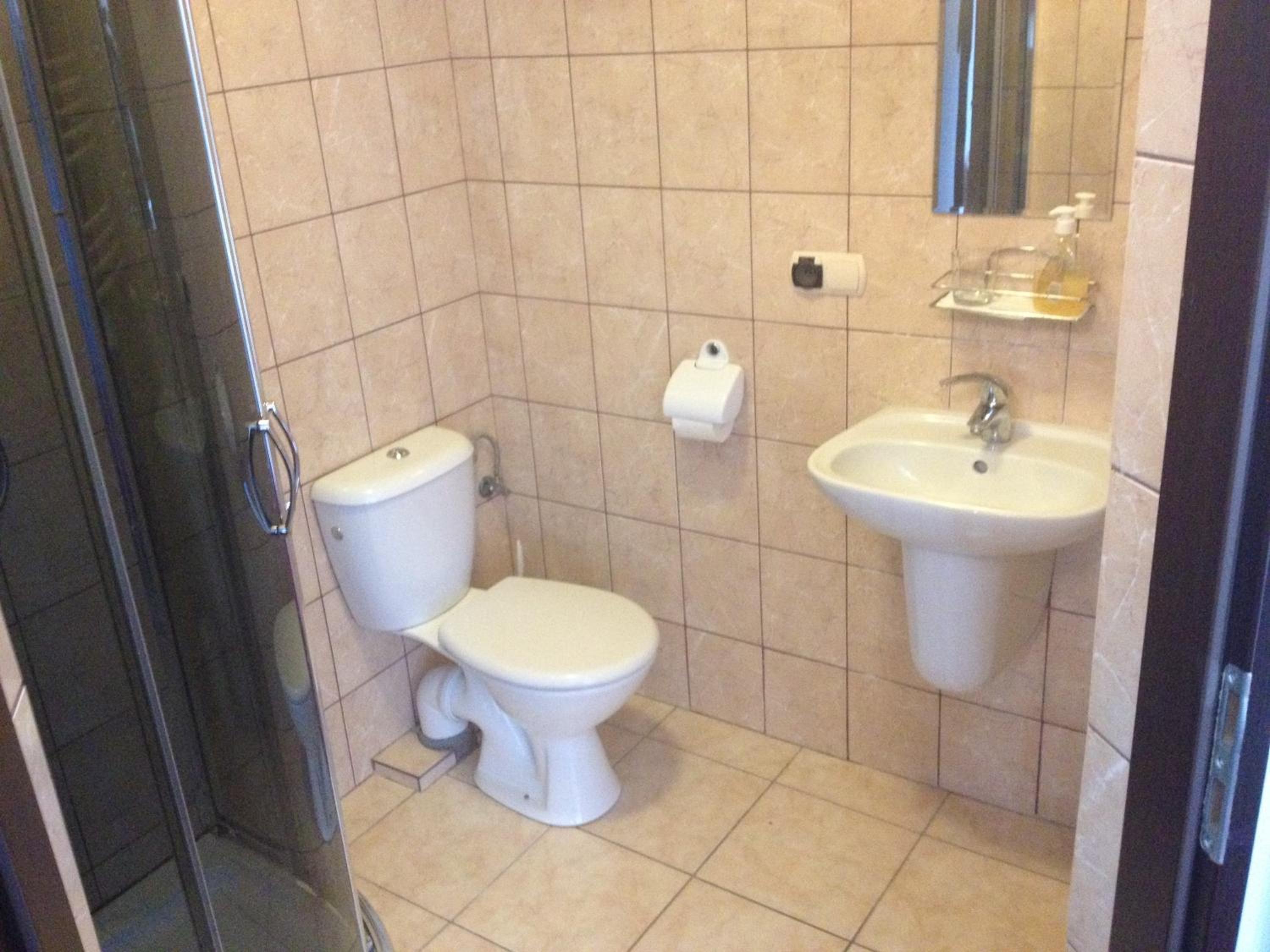 Double or Twin Room - Photo 11