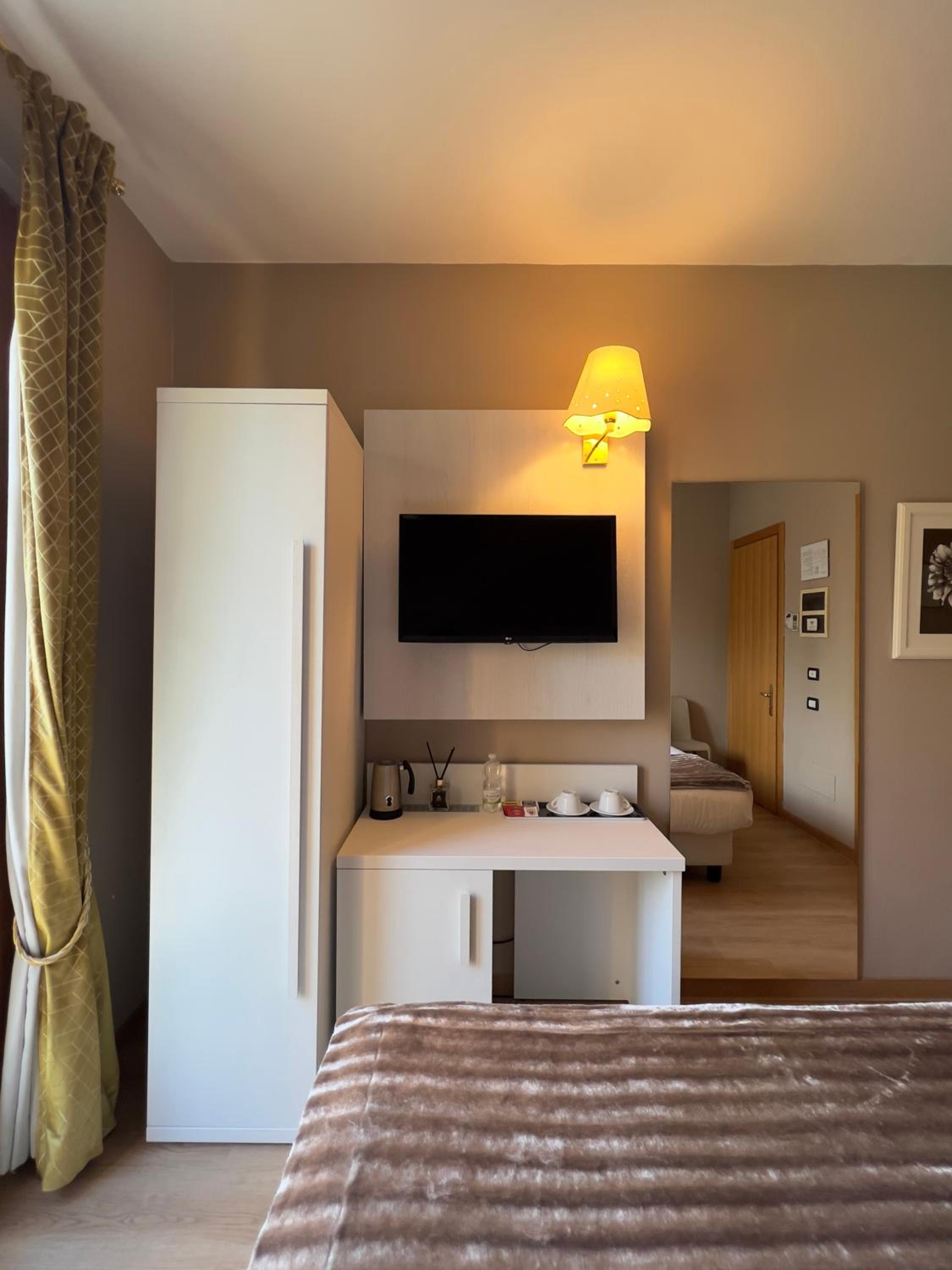 Small Double Room - Photo 4