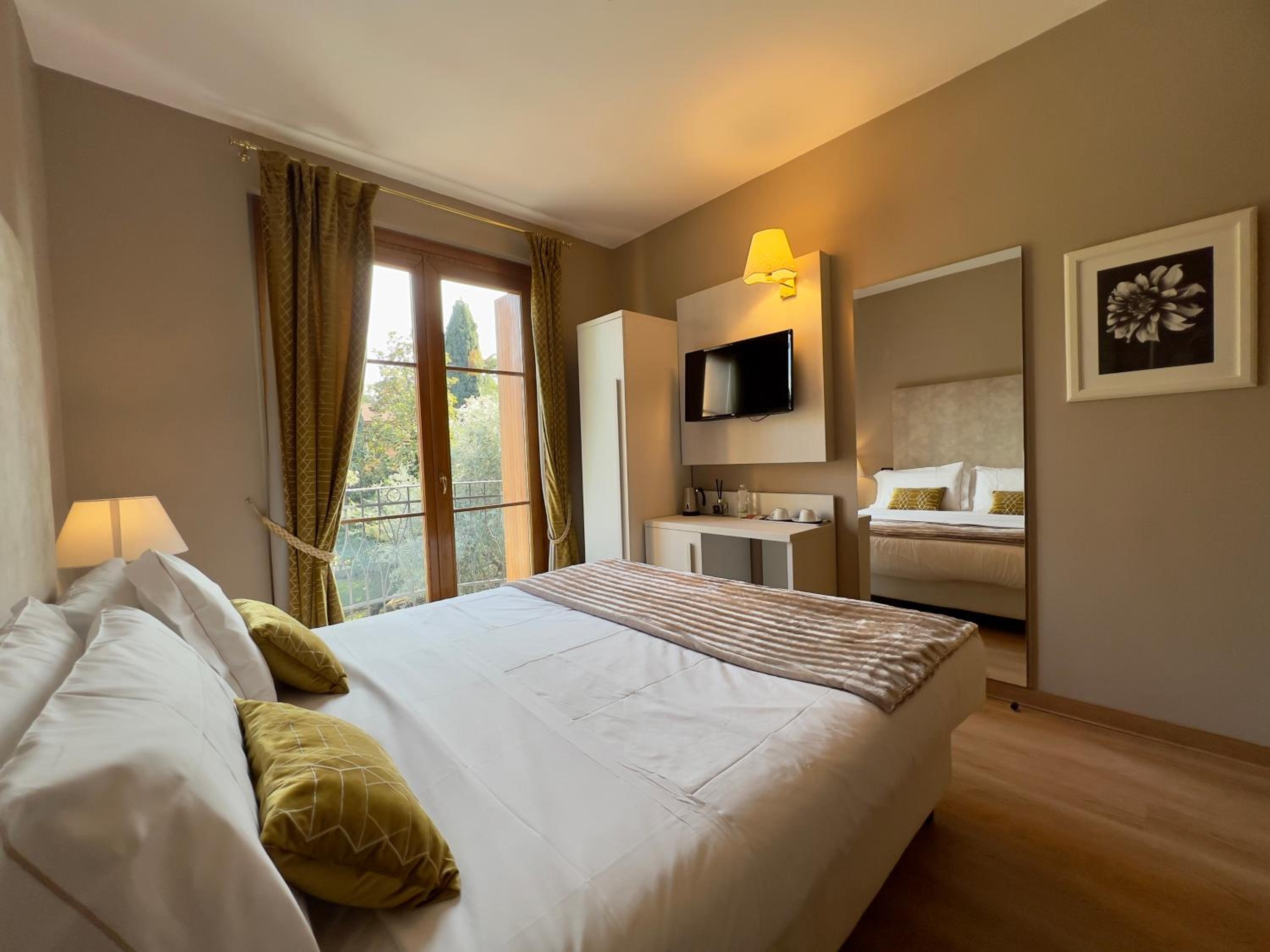 Small Double Room - Photo 1