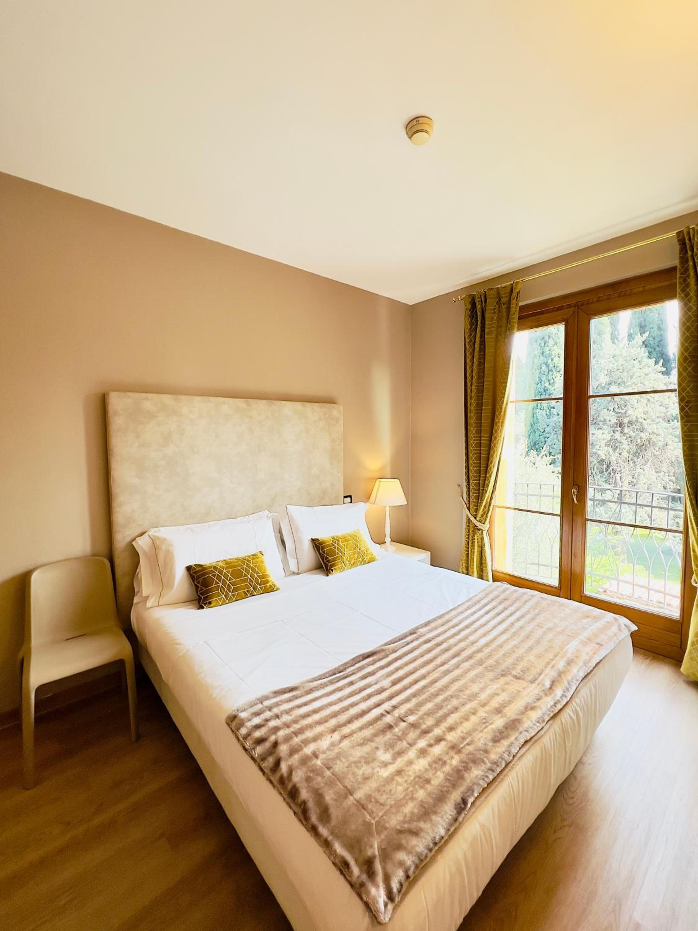 Small Double Room - Photo 2
