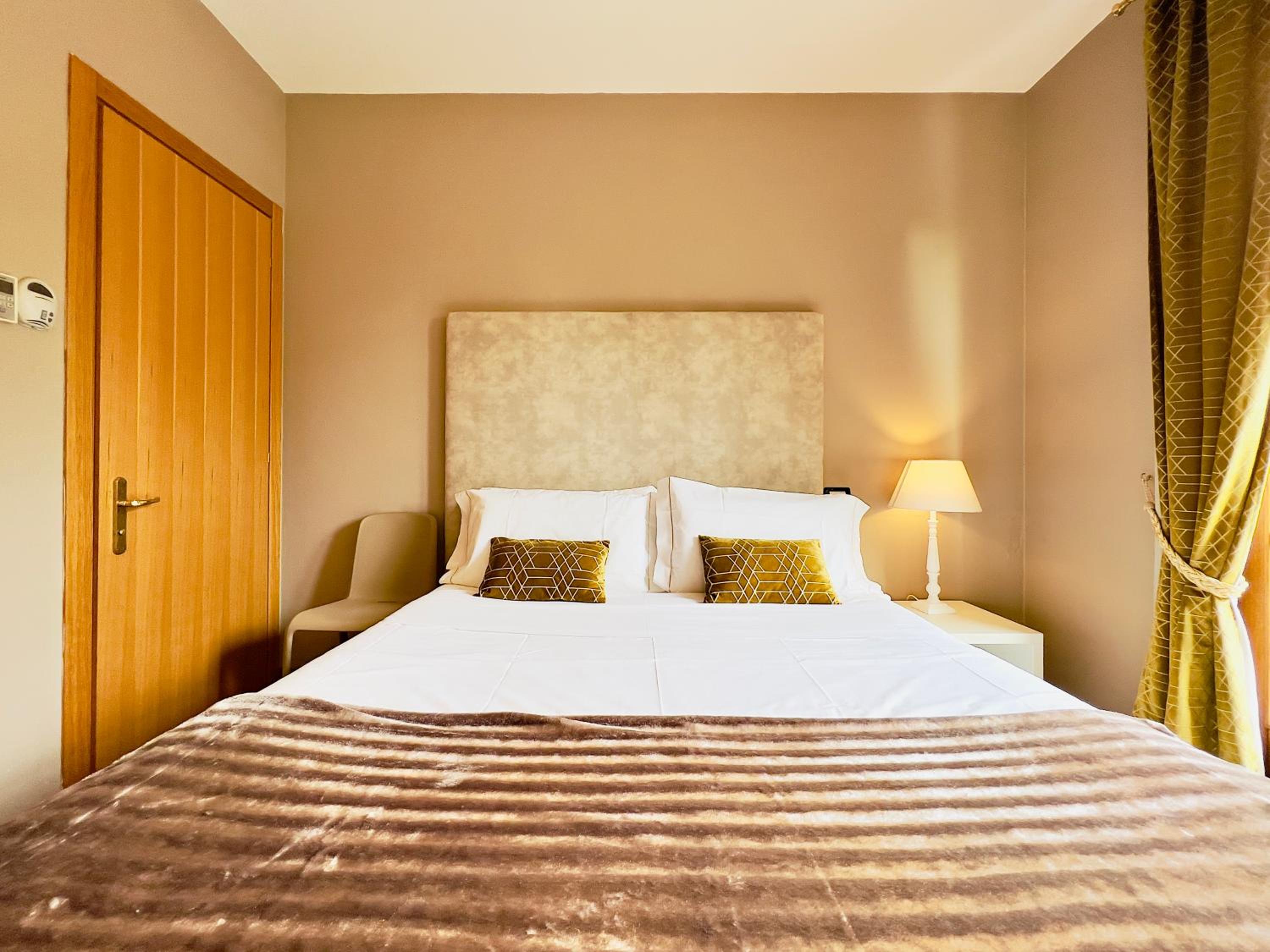 Small Double Room - Photo 5
