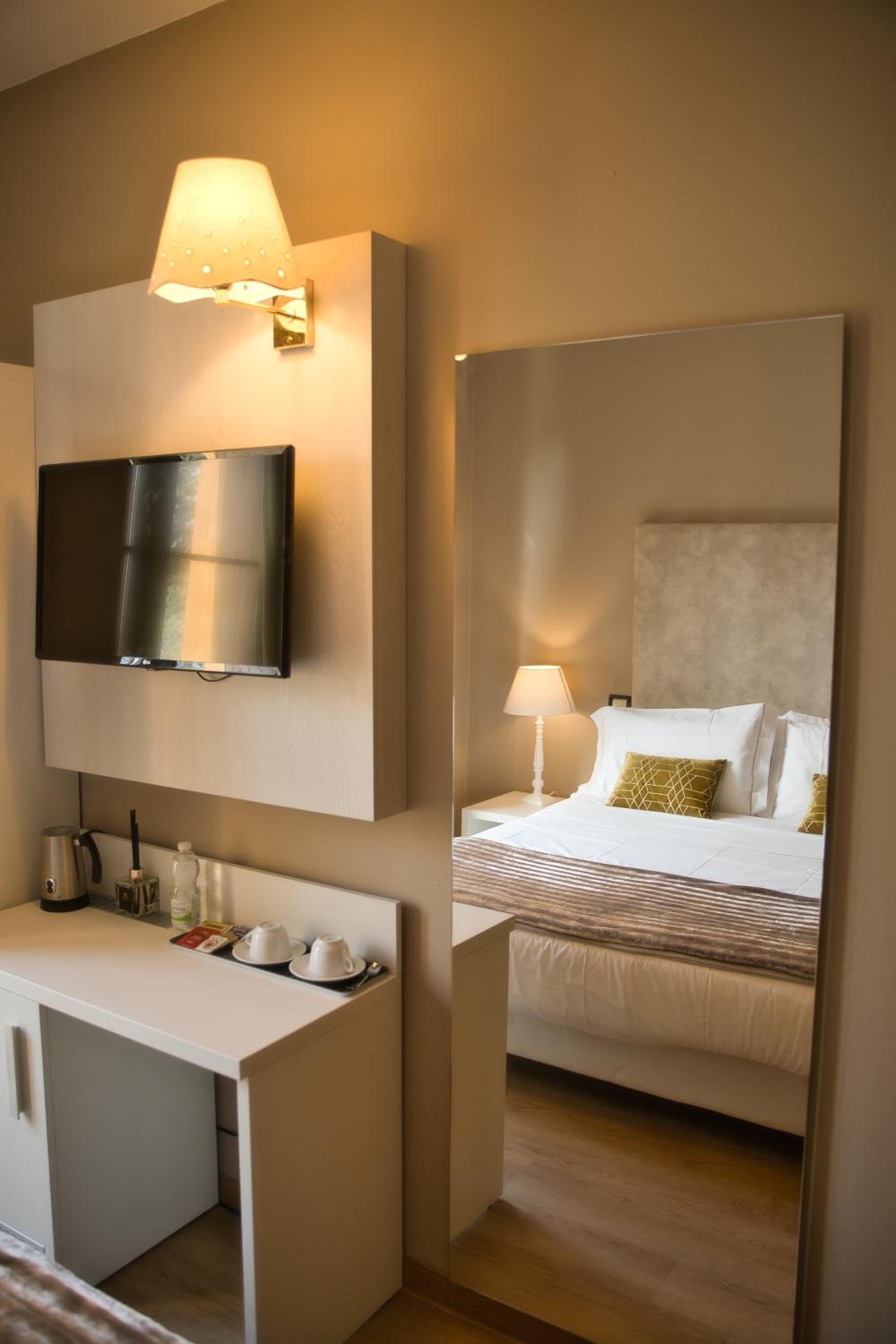 Small Double Room - Photo 8