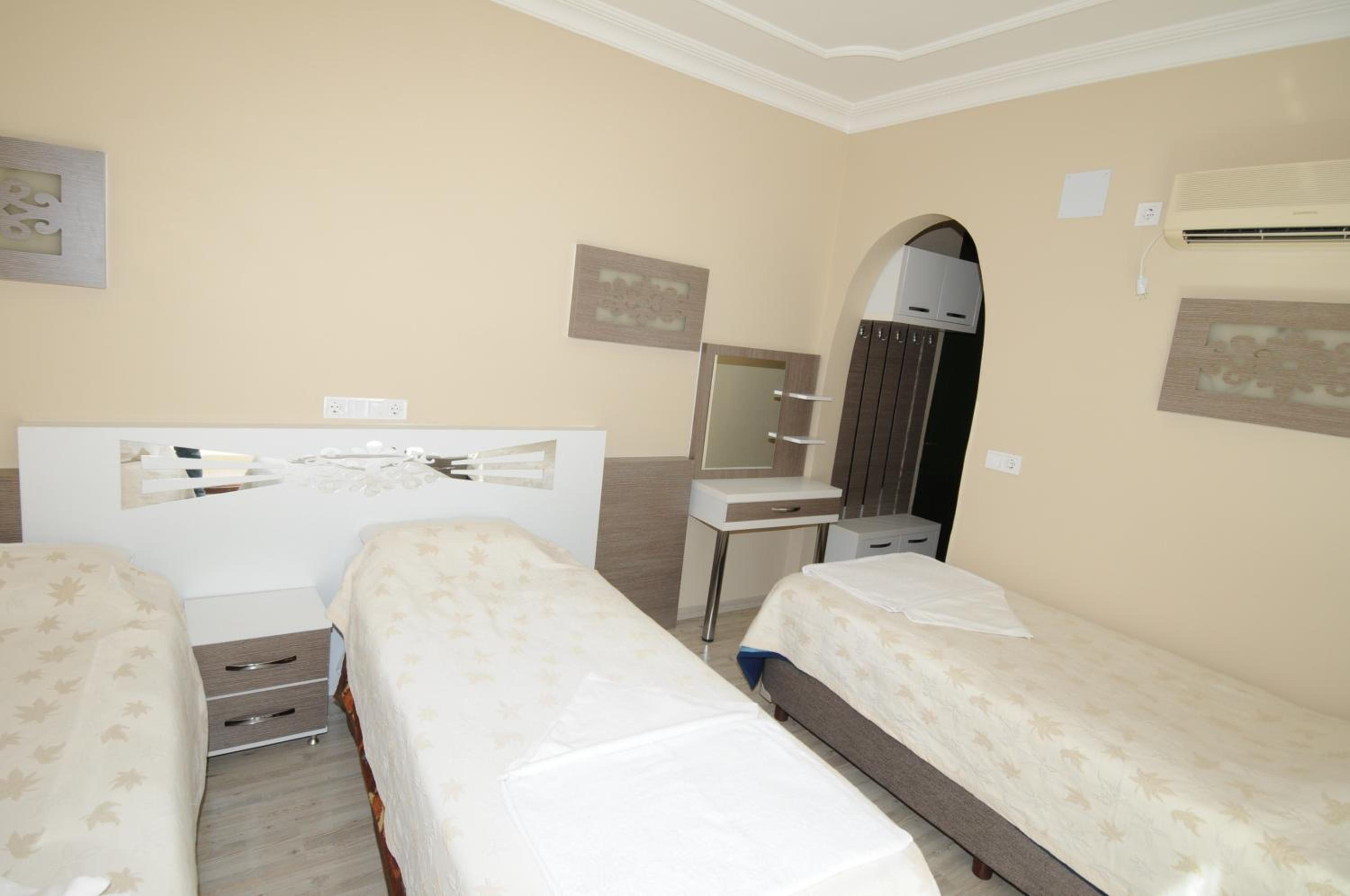Triple Room - Photo 9