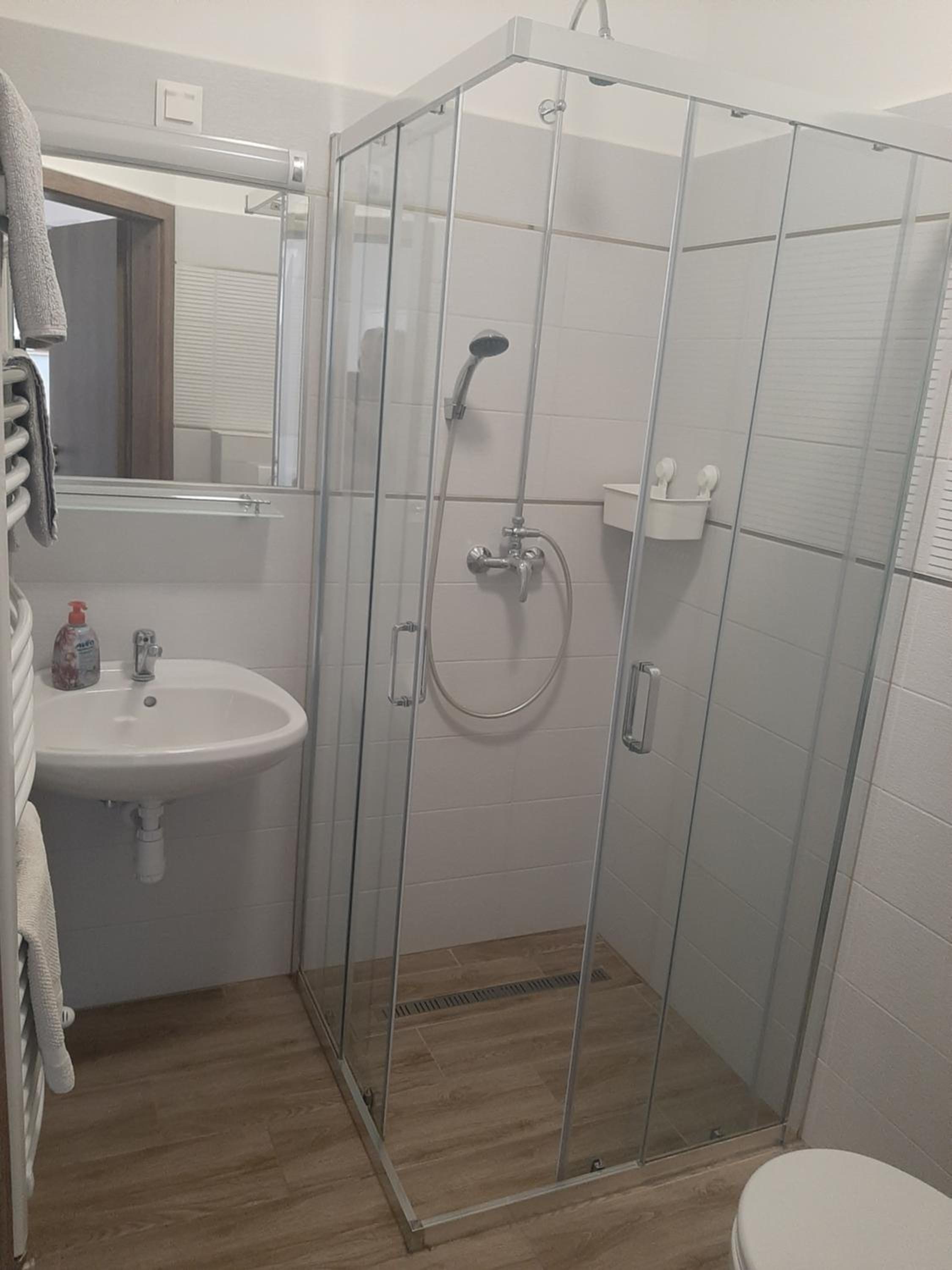 Double Room with Private Bathroom - Photo 5