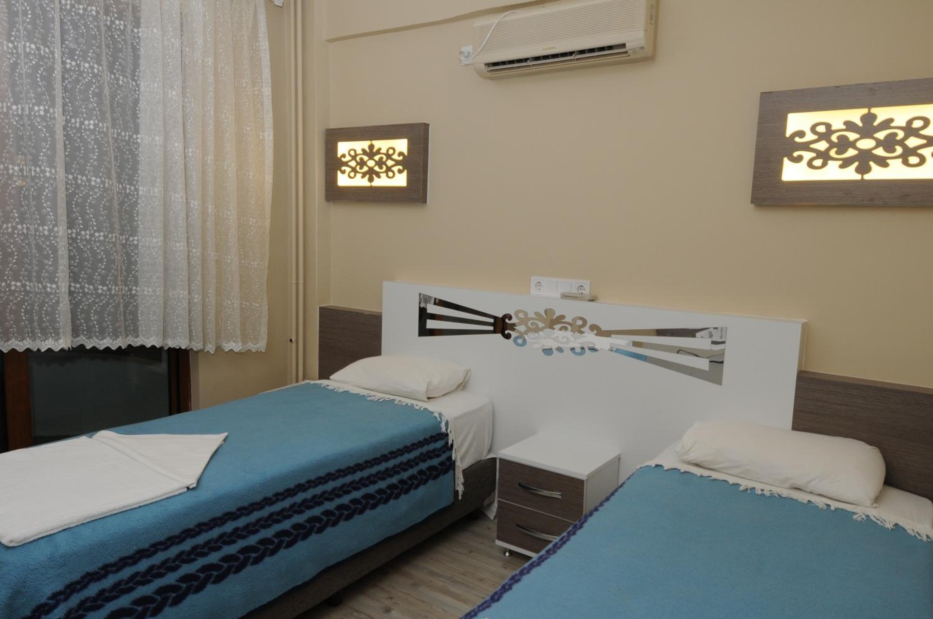 Twin Room - Photo 11