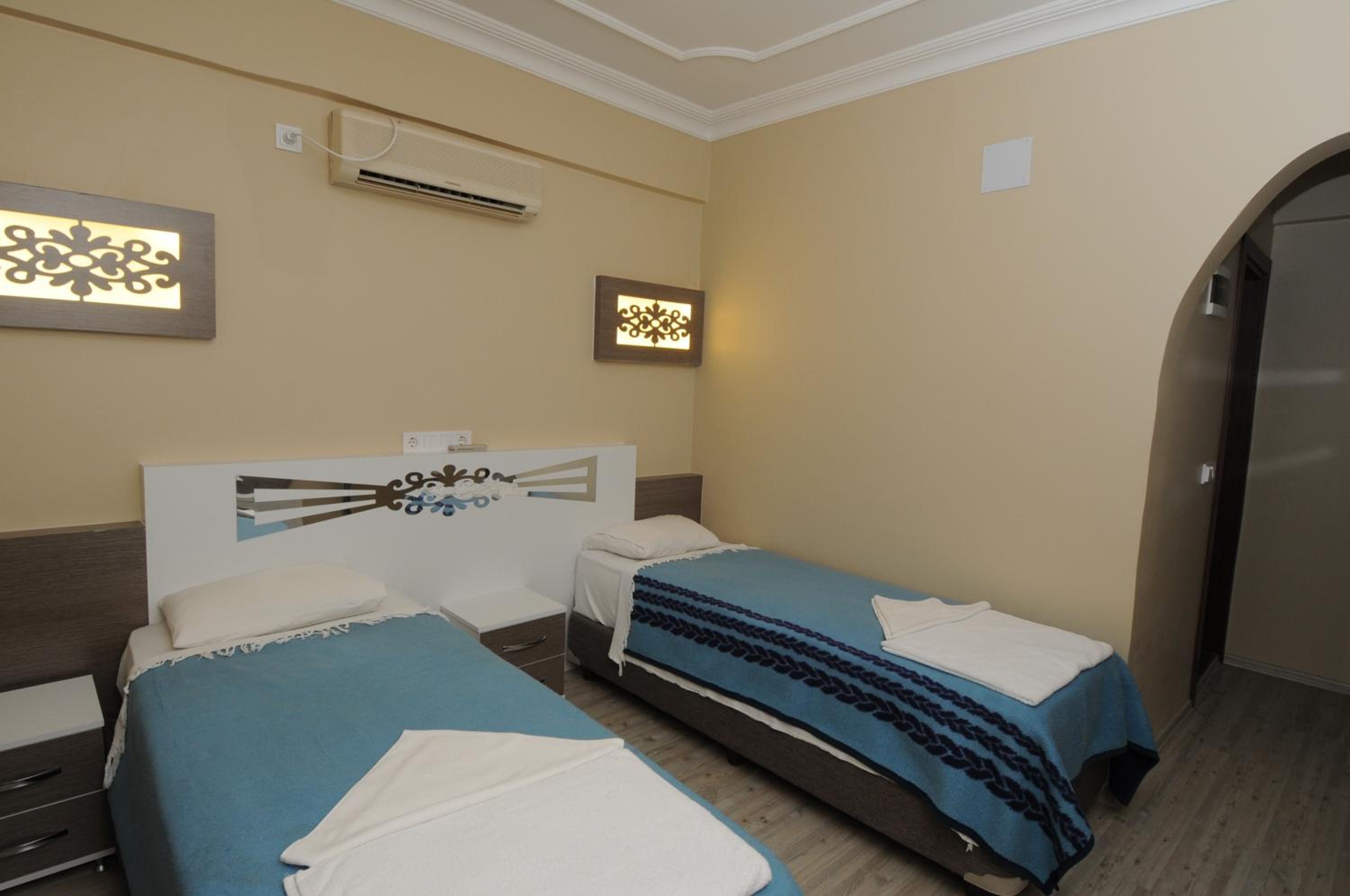 Twin Room - Photo 10