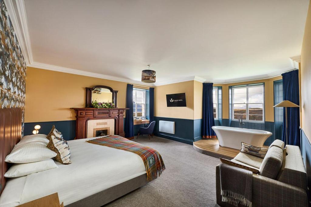 Deluxe King Feature Guest Room photo 1