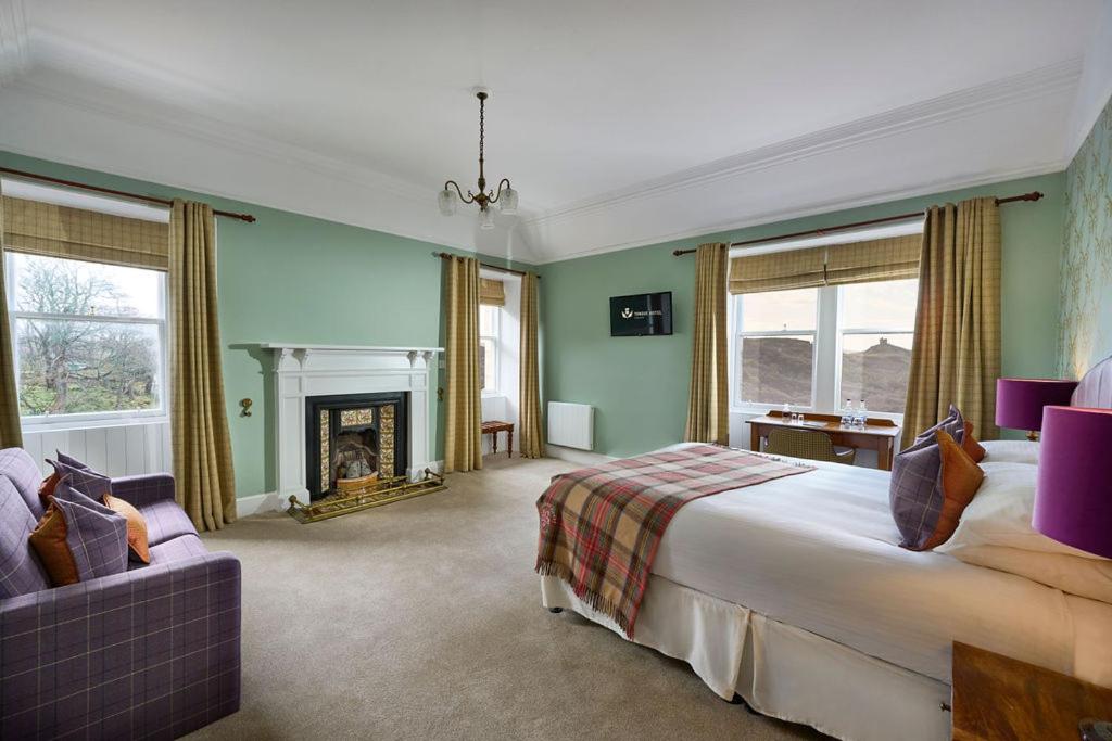 Deluxe King Guest Room photo 3