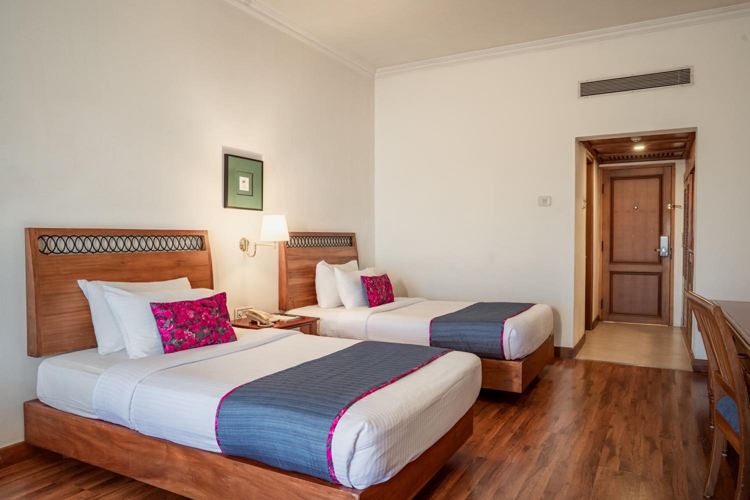 Deluxe Double or Twin Room photo 3