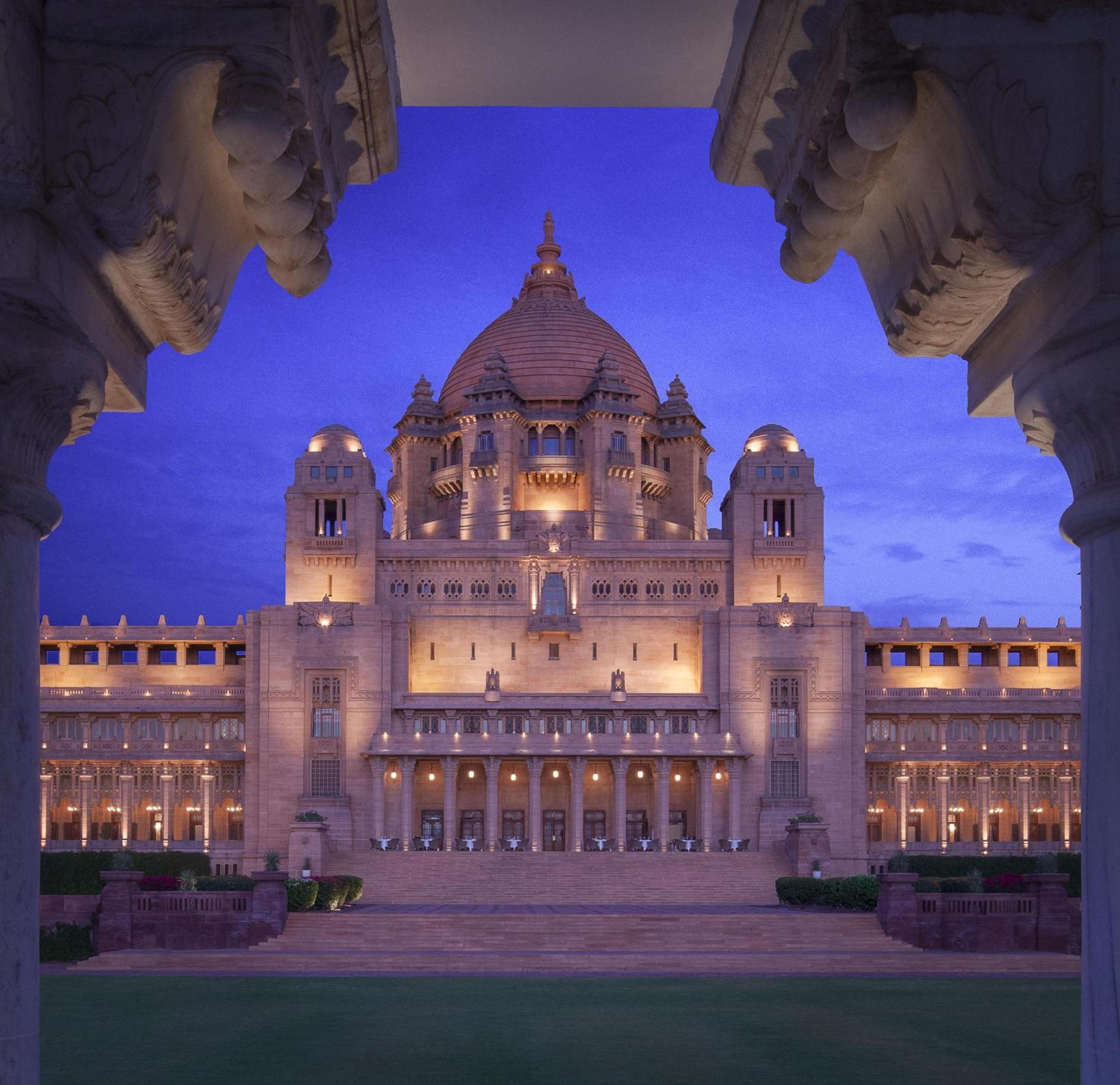 view of a large building with a dome on top