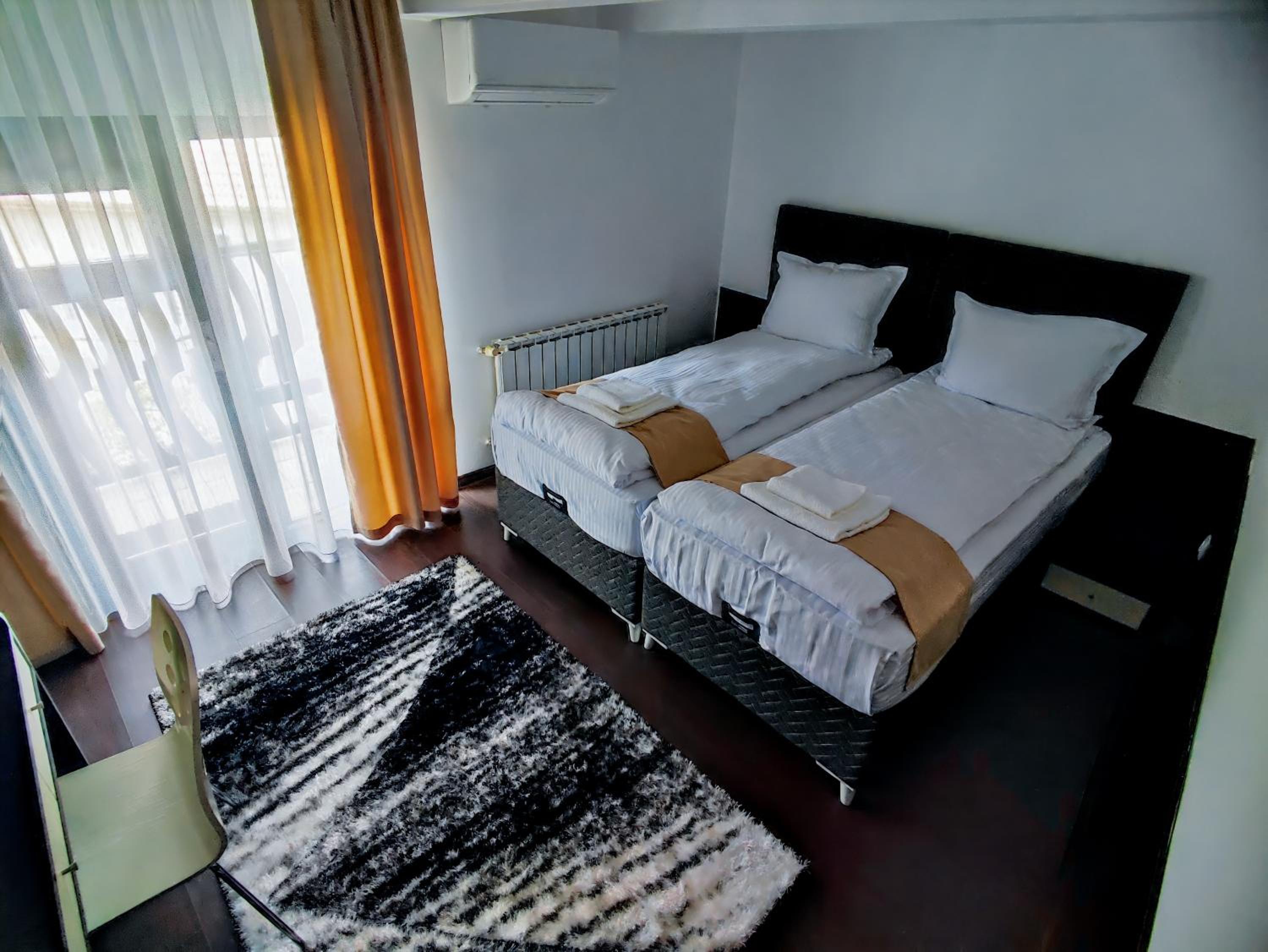 Quadruple Room with Private Bathroom photo 3