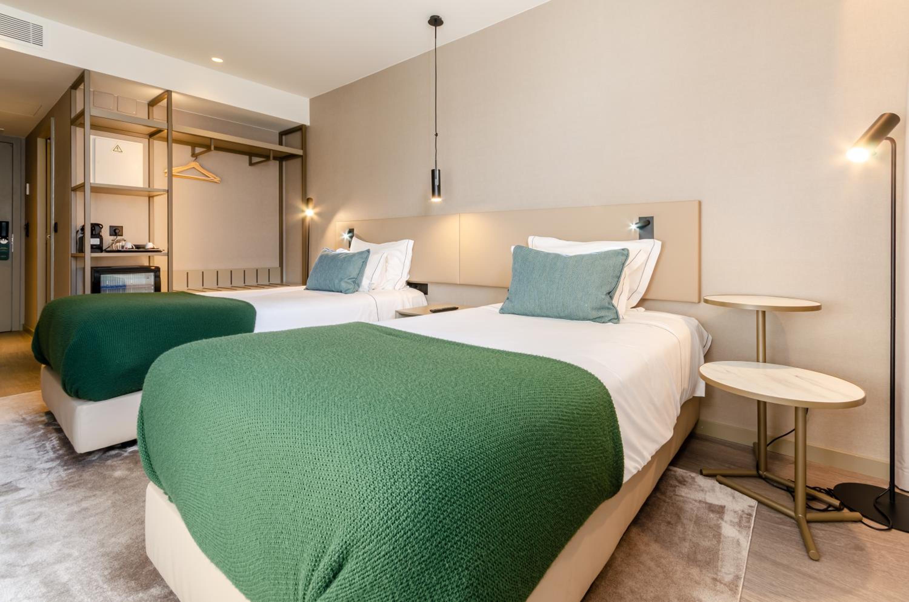 Standard Twin Room - Photo 5