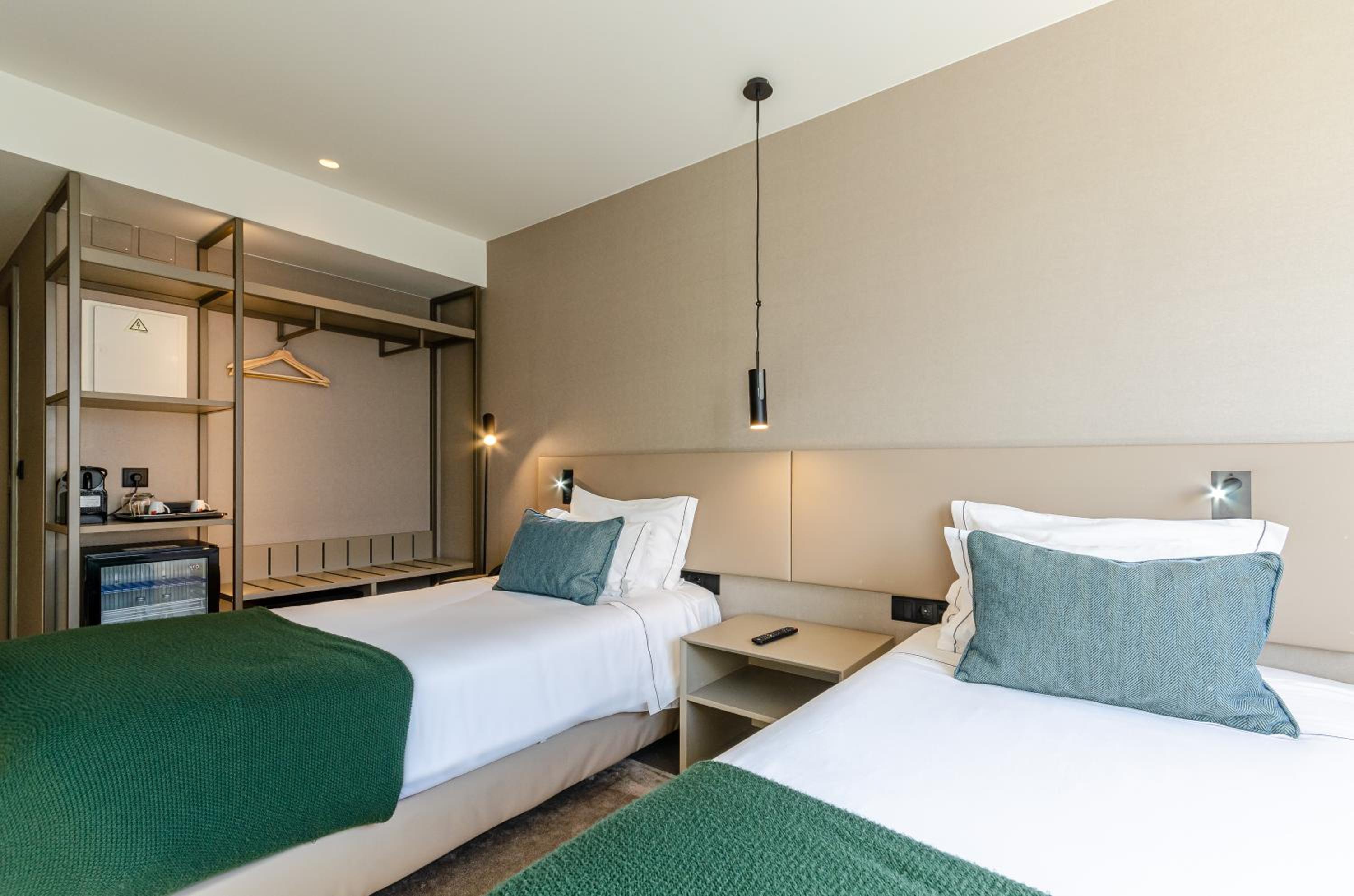 Standard Twin Room - Photo 1