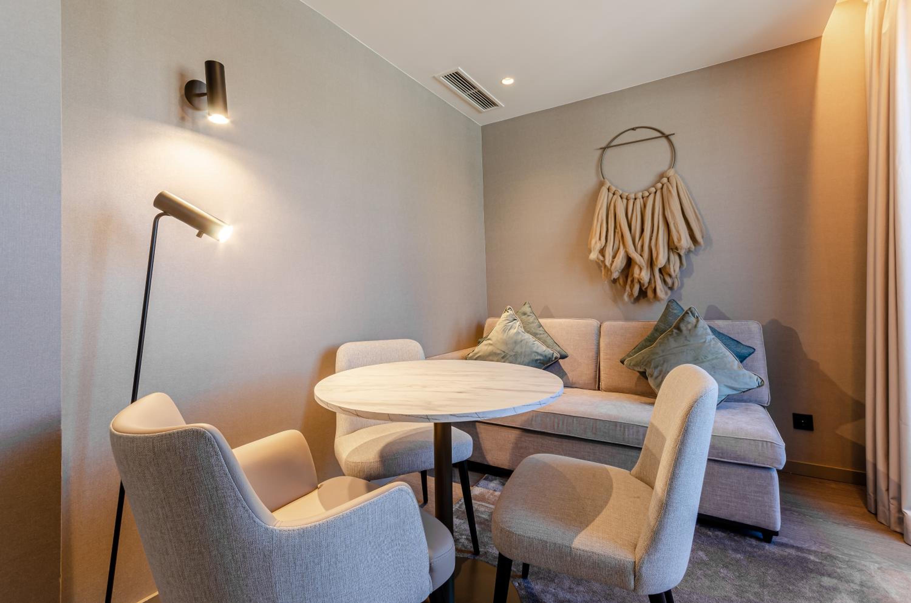 Junior Suite with Balcony - Photo 12