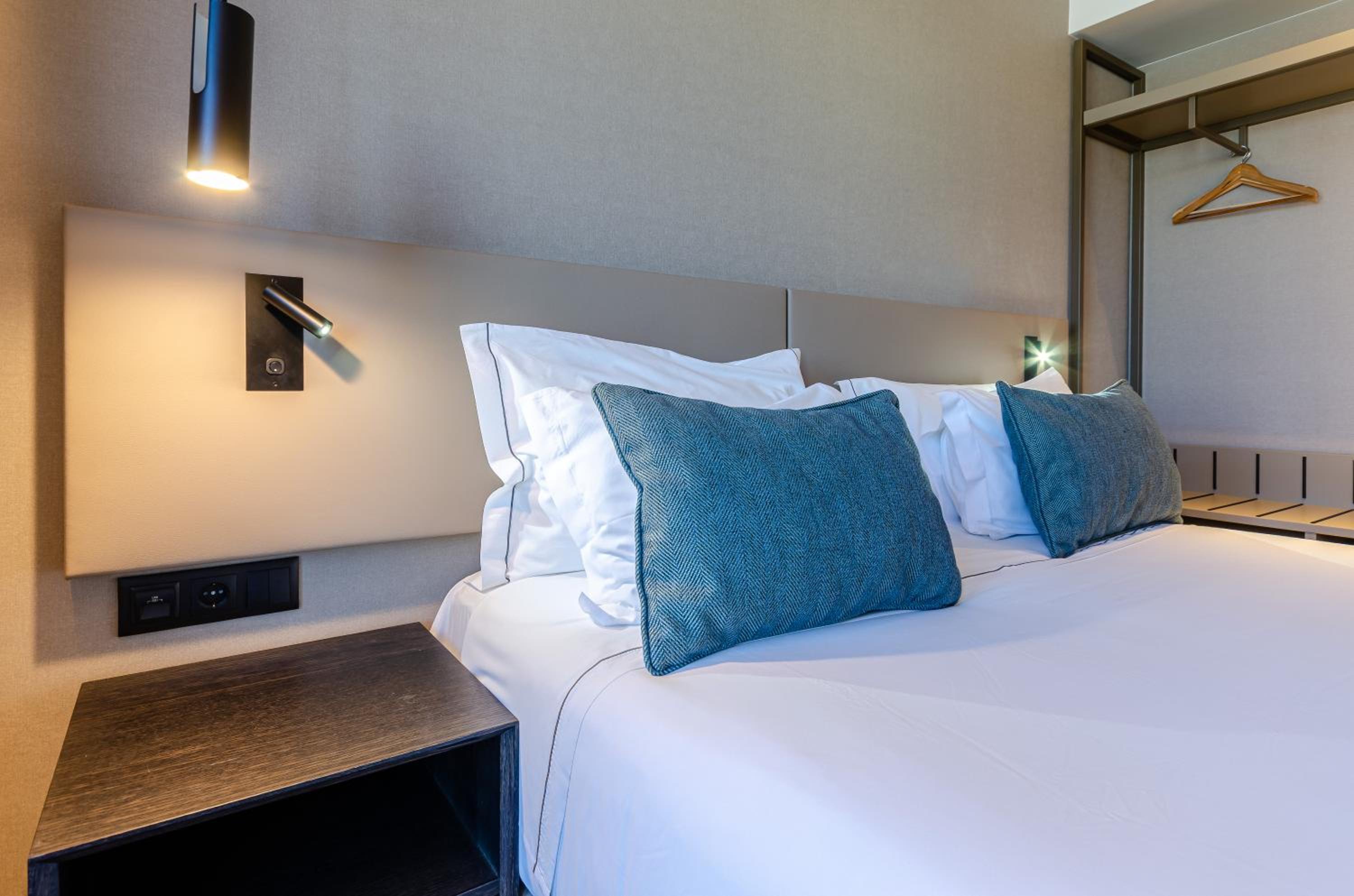 Junior Suite with Balcony - Photo 6