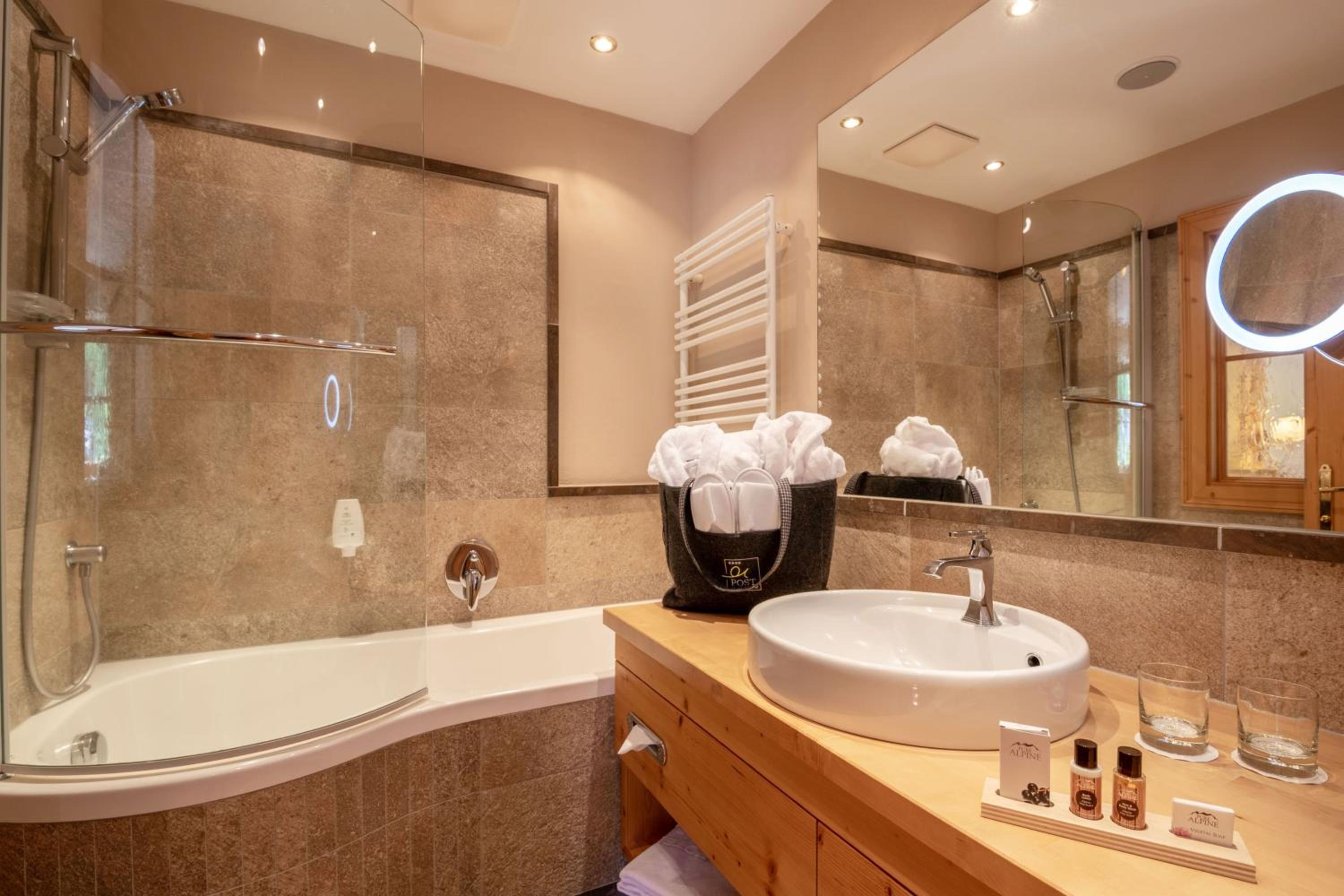 Double Room with Balcony - Photo 2