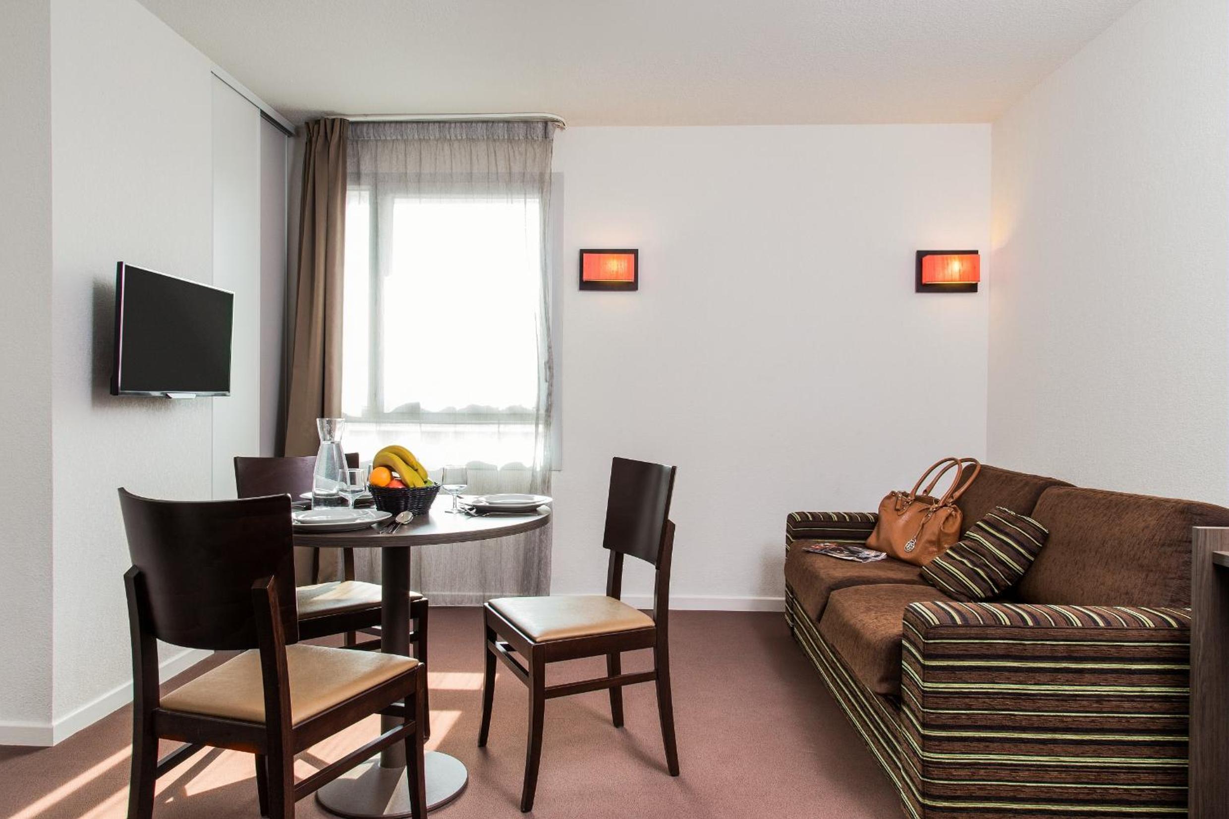 One-Bedroom Apartment - Photo 9
