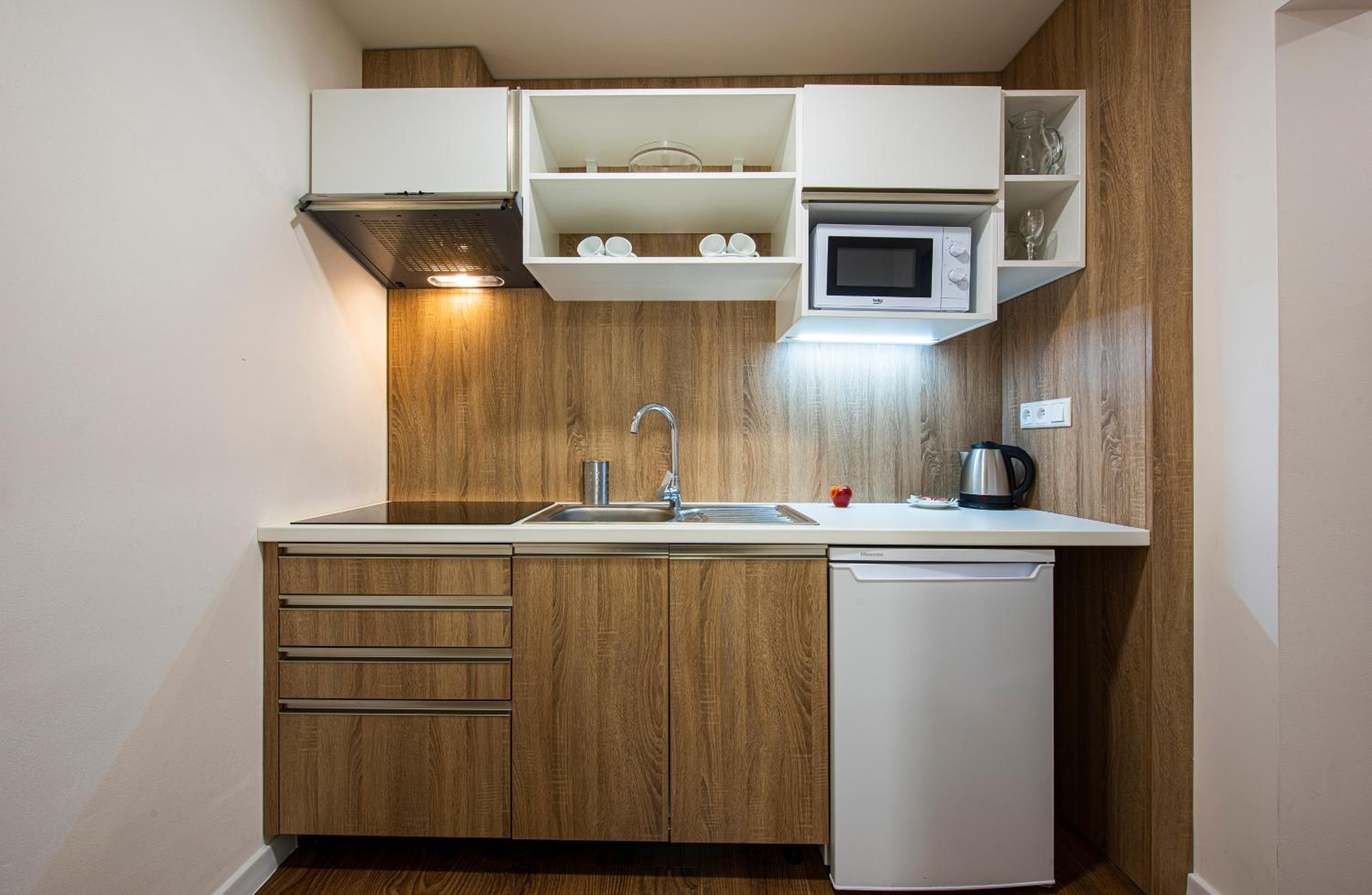 Apartment with Balcony - Photo 2
