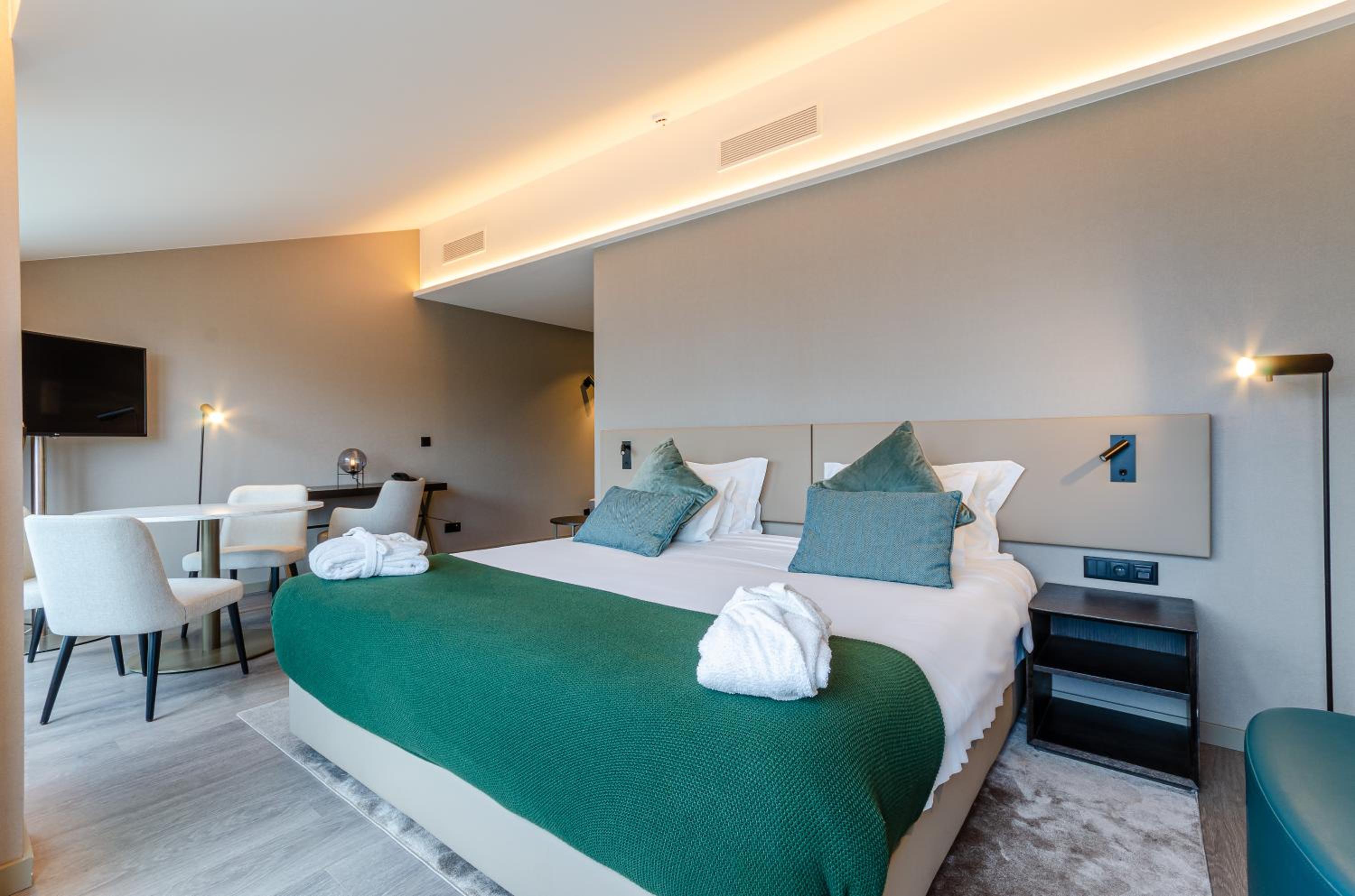 Suite - Photo 15