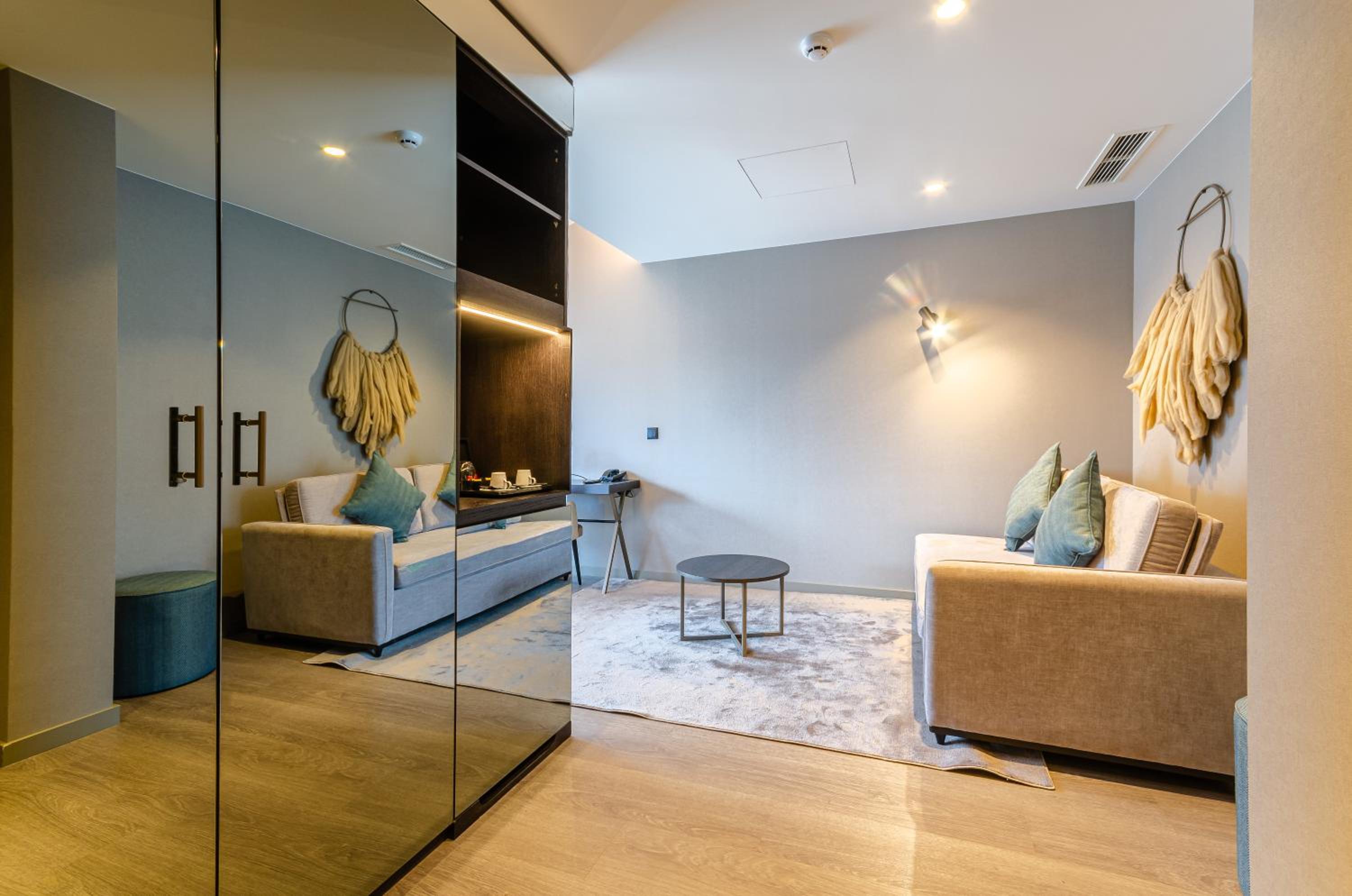Suite - Photo 14