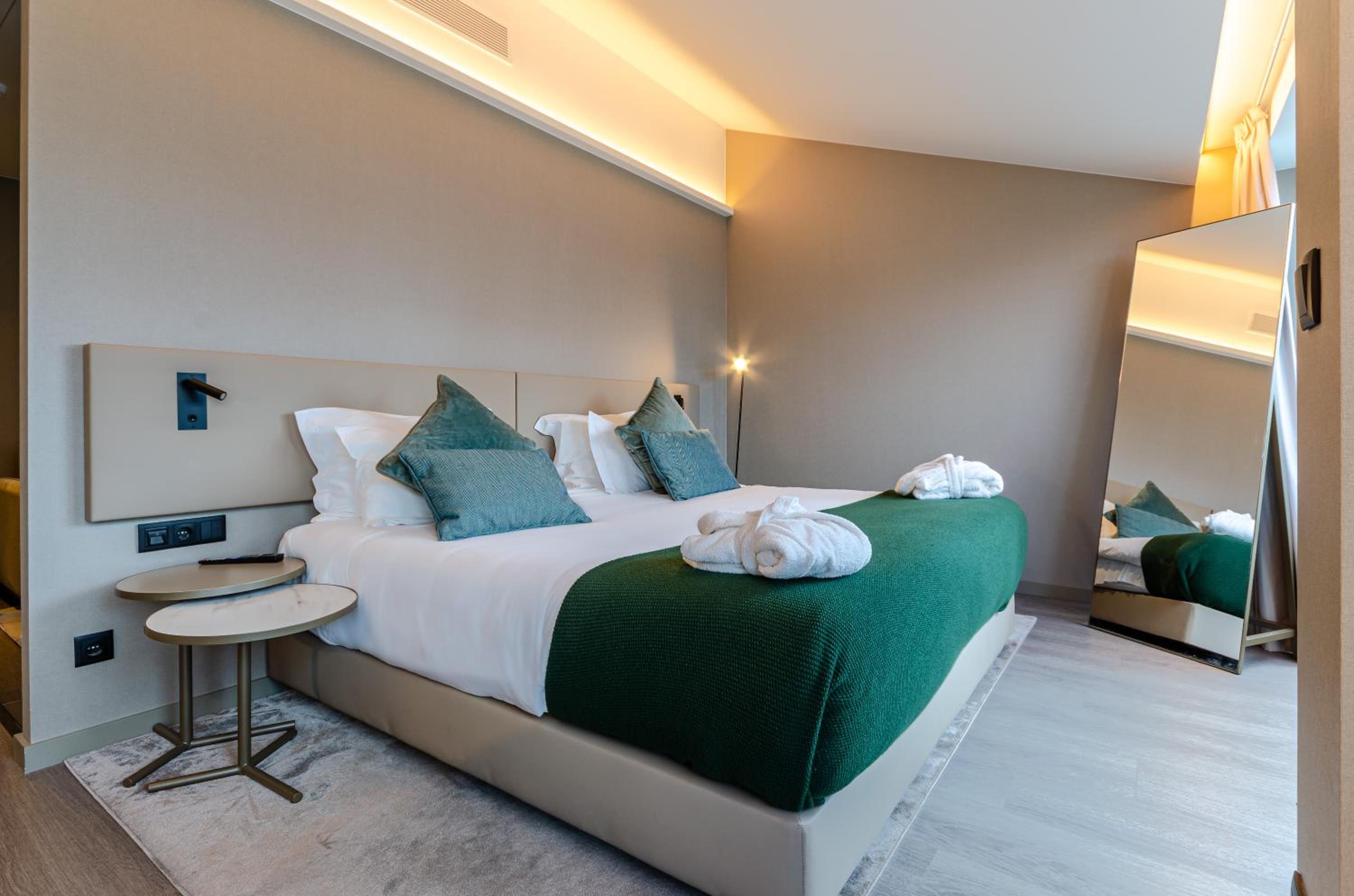 Suite - Photo 18