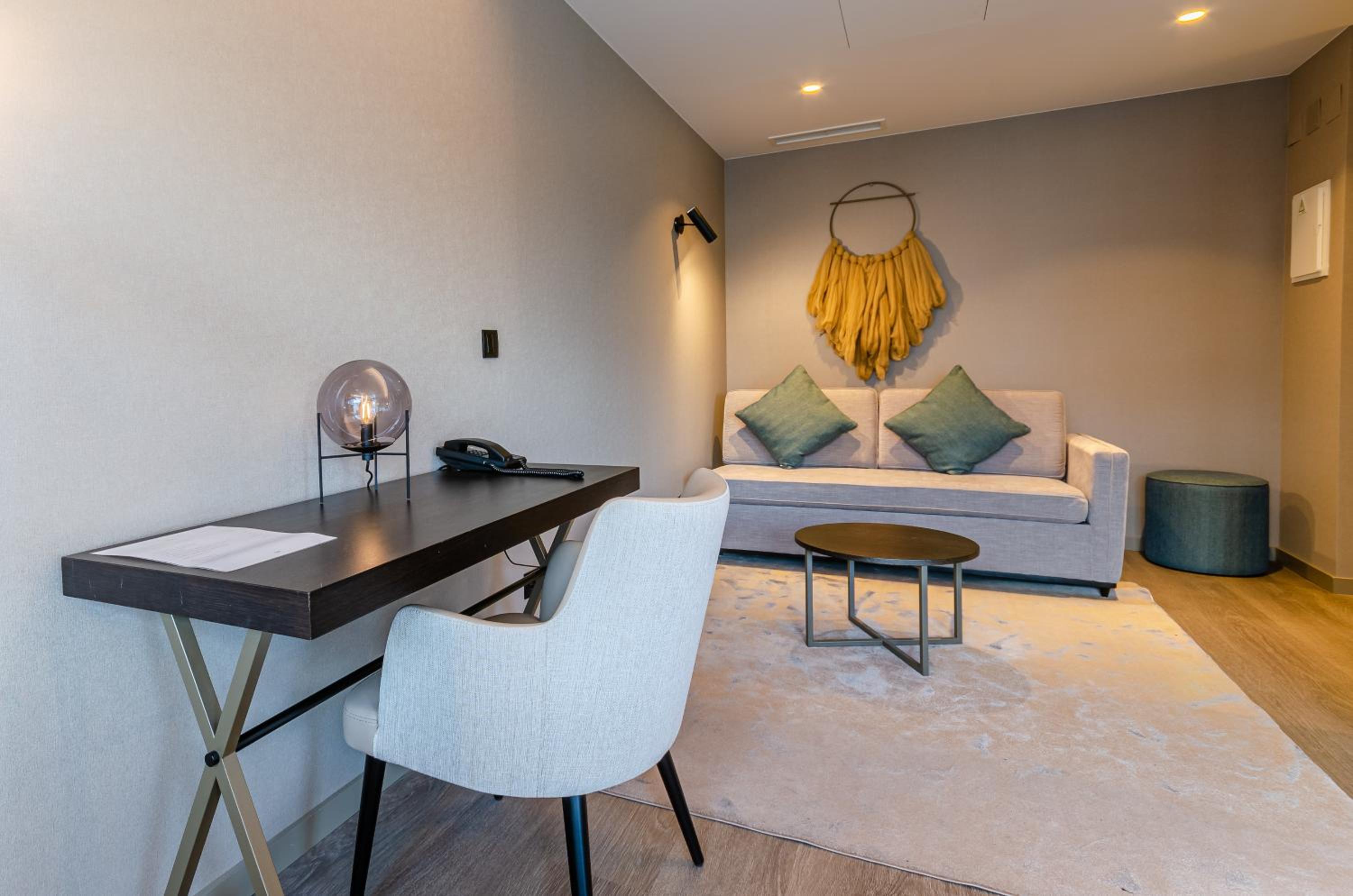 Suite - Photo 20