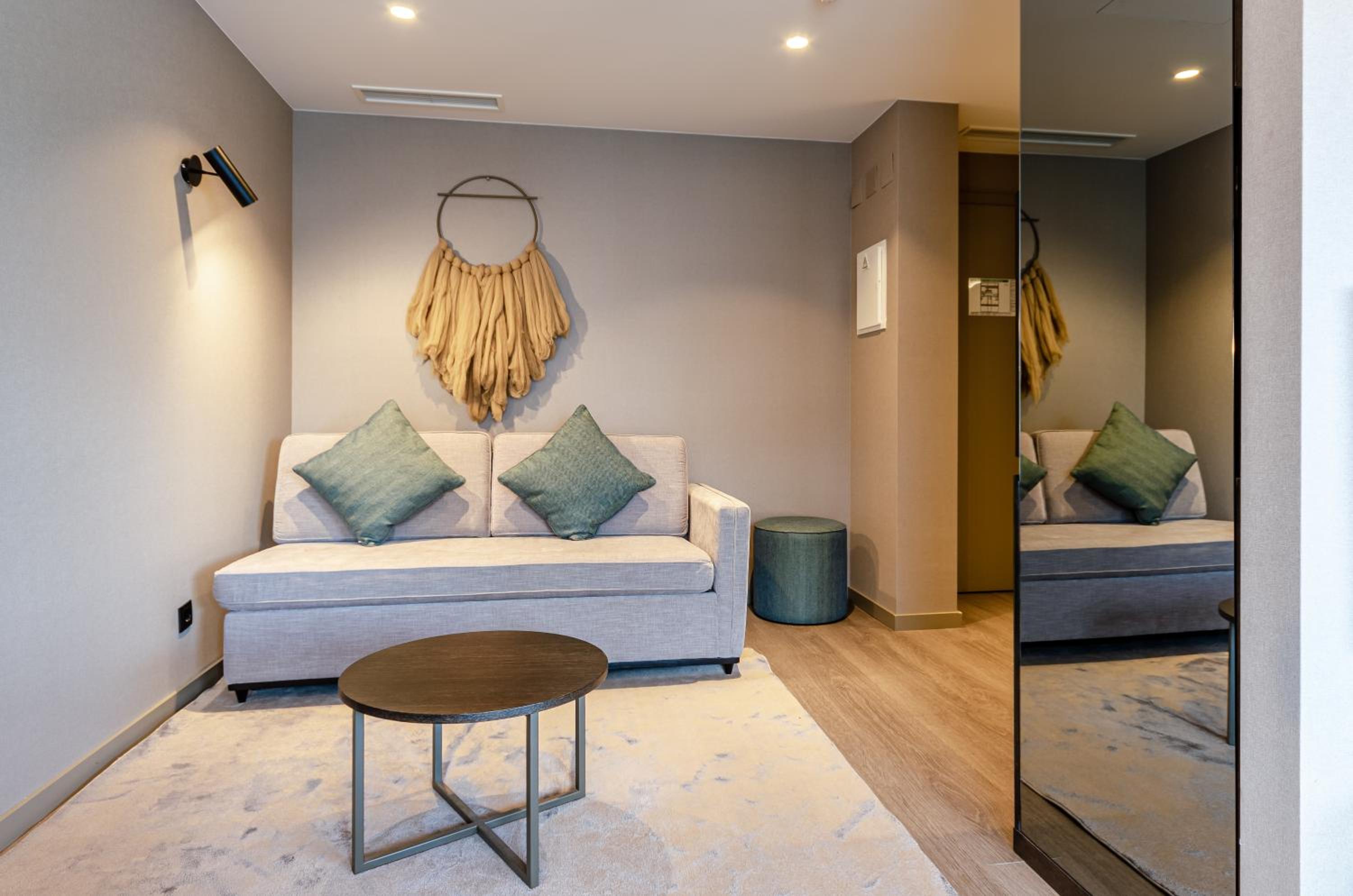 Suite - Photo 21