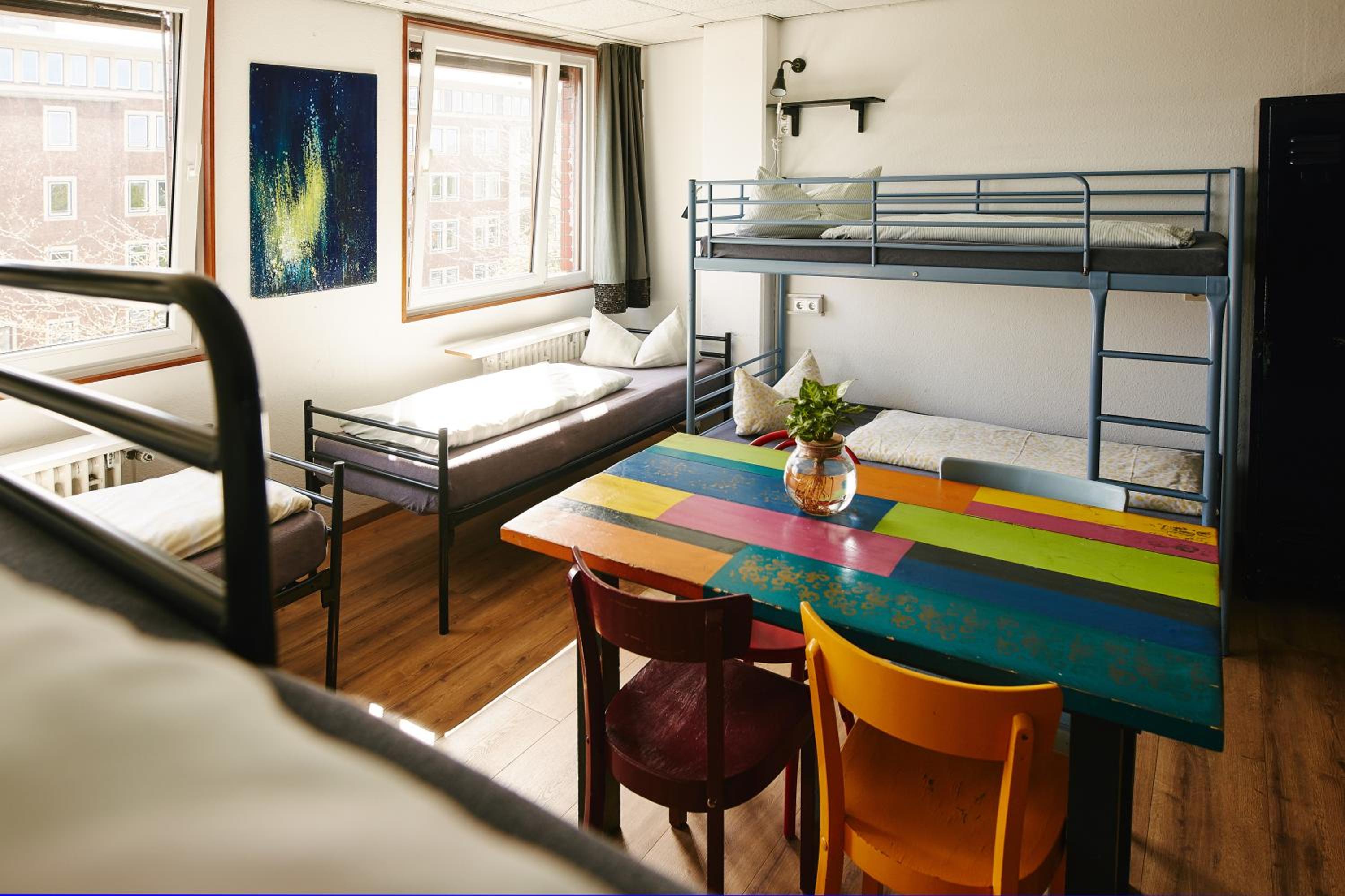 Bed in 6-Bed Mixed Dormitory Room photo 3