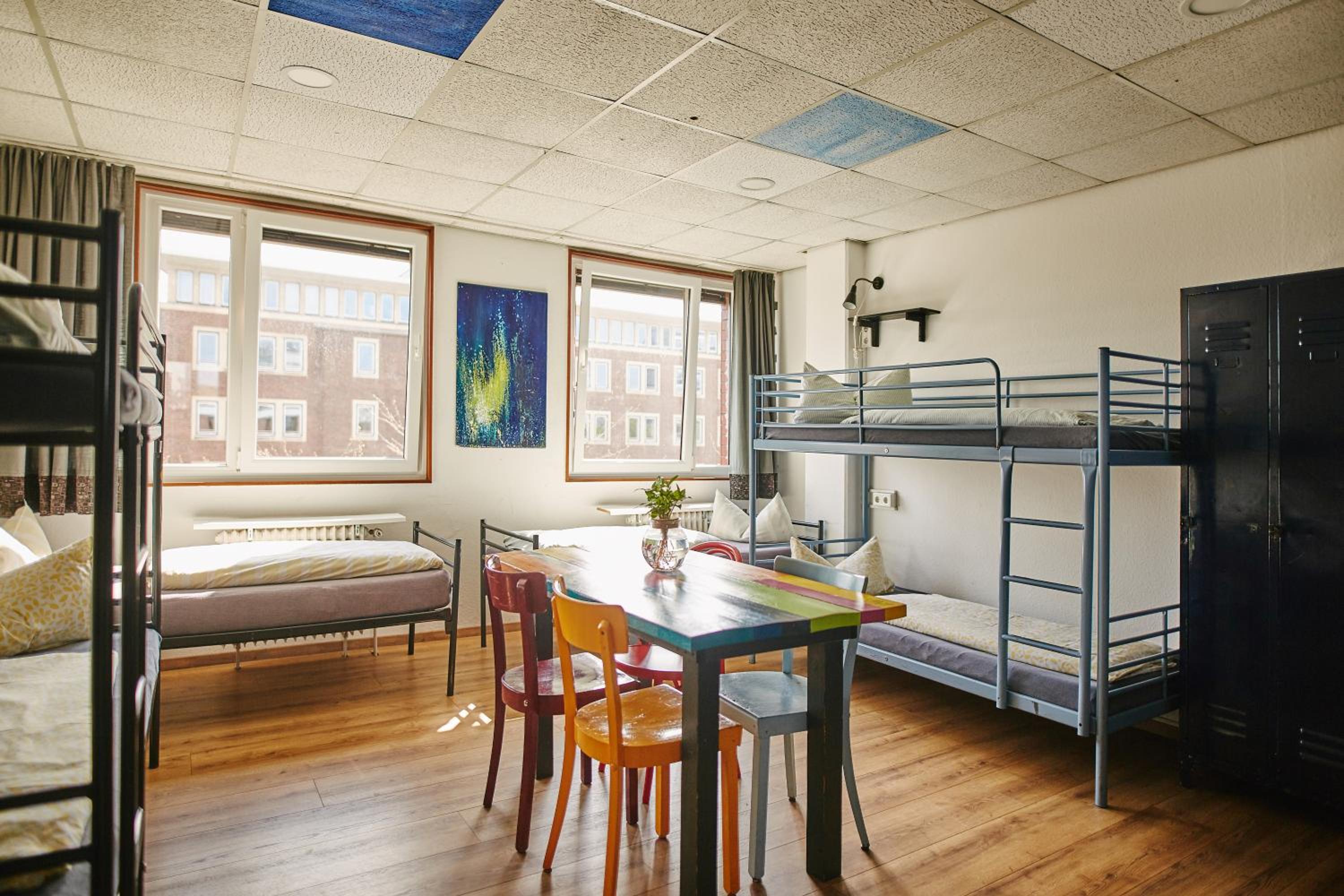 Bed in 6-Bed Mixed Dormitory Room photo 1