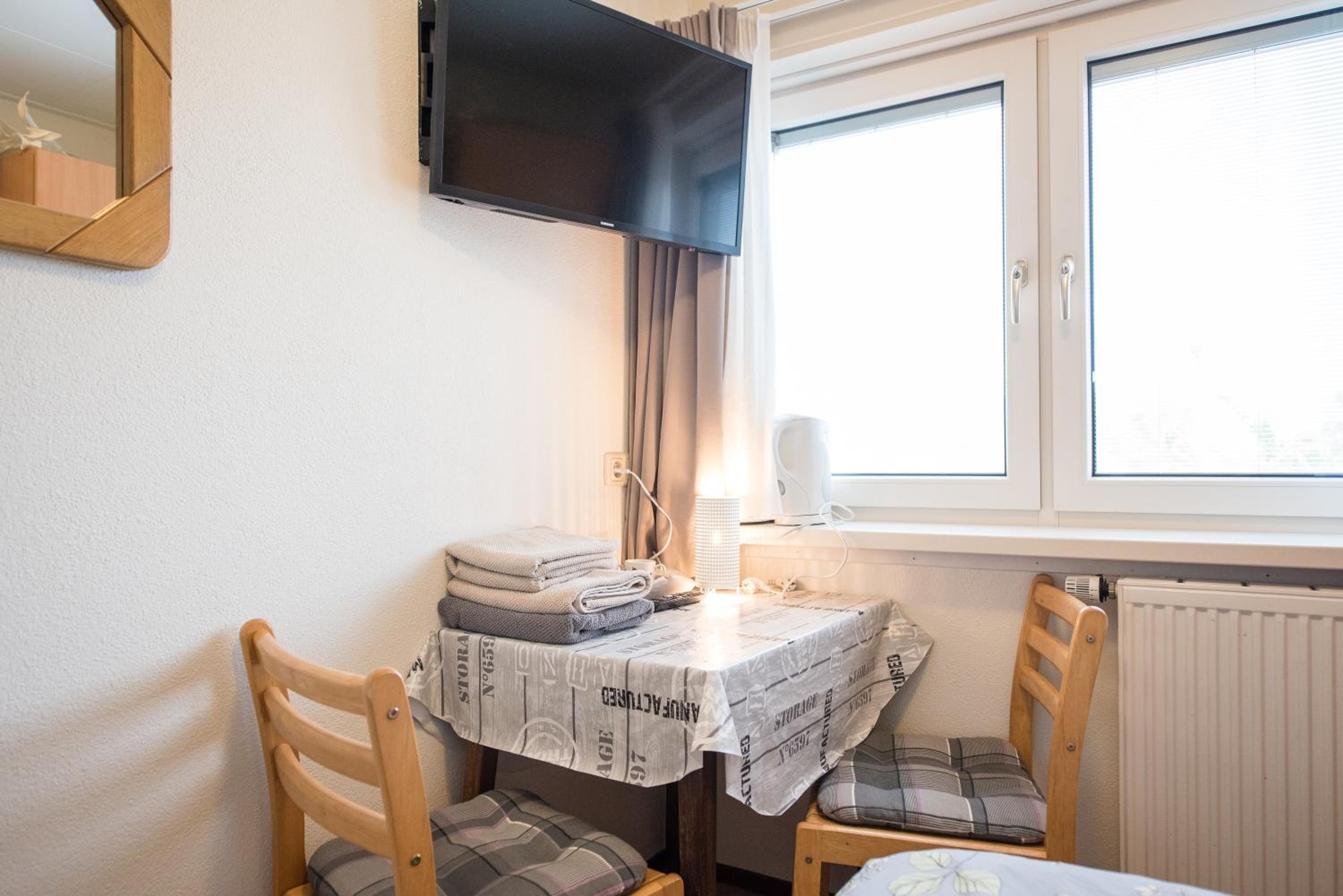Double Room with Shared Bathroom photo 3