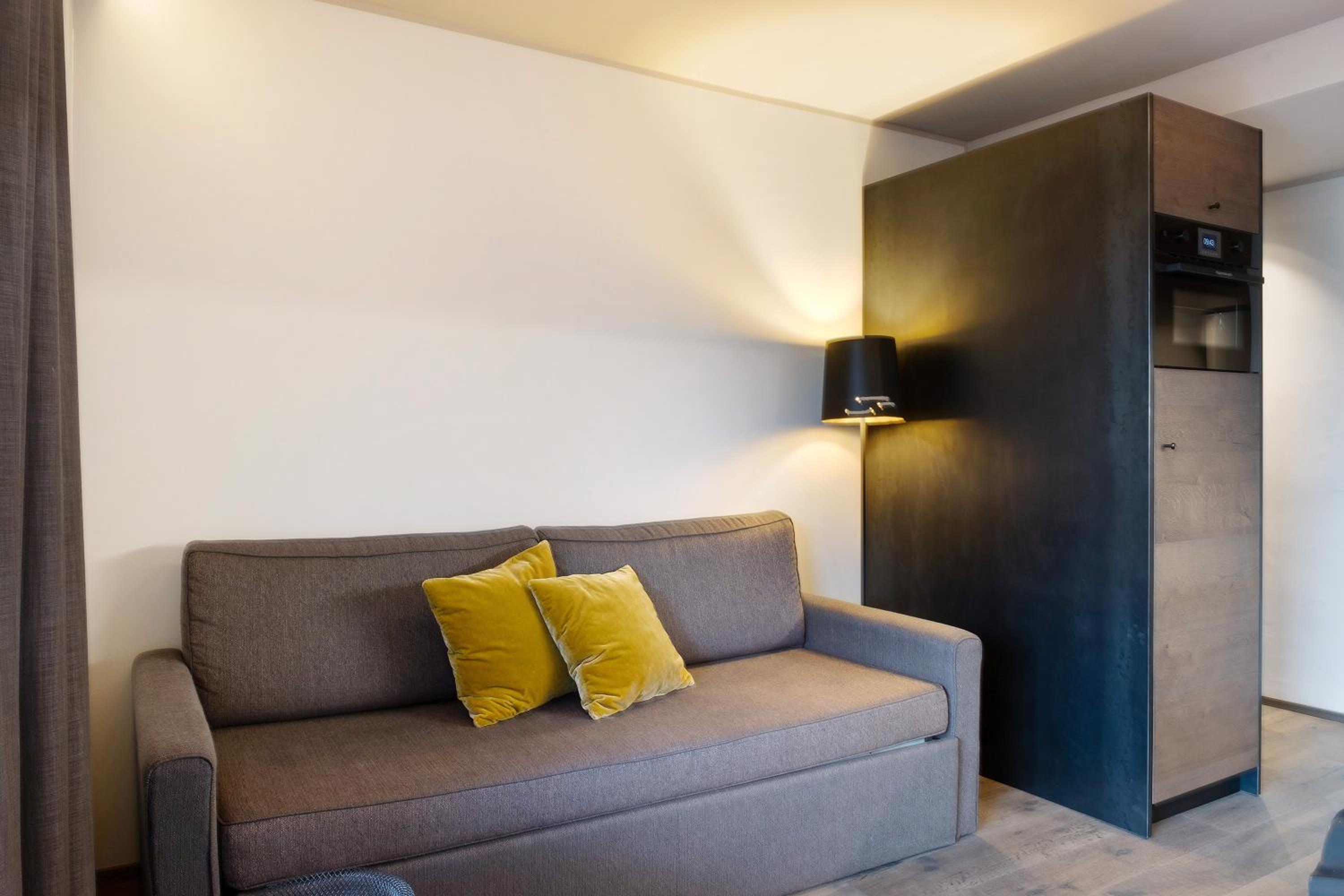 Two-Bedroom Deluxe Apartment with Garden View photo 2