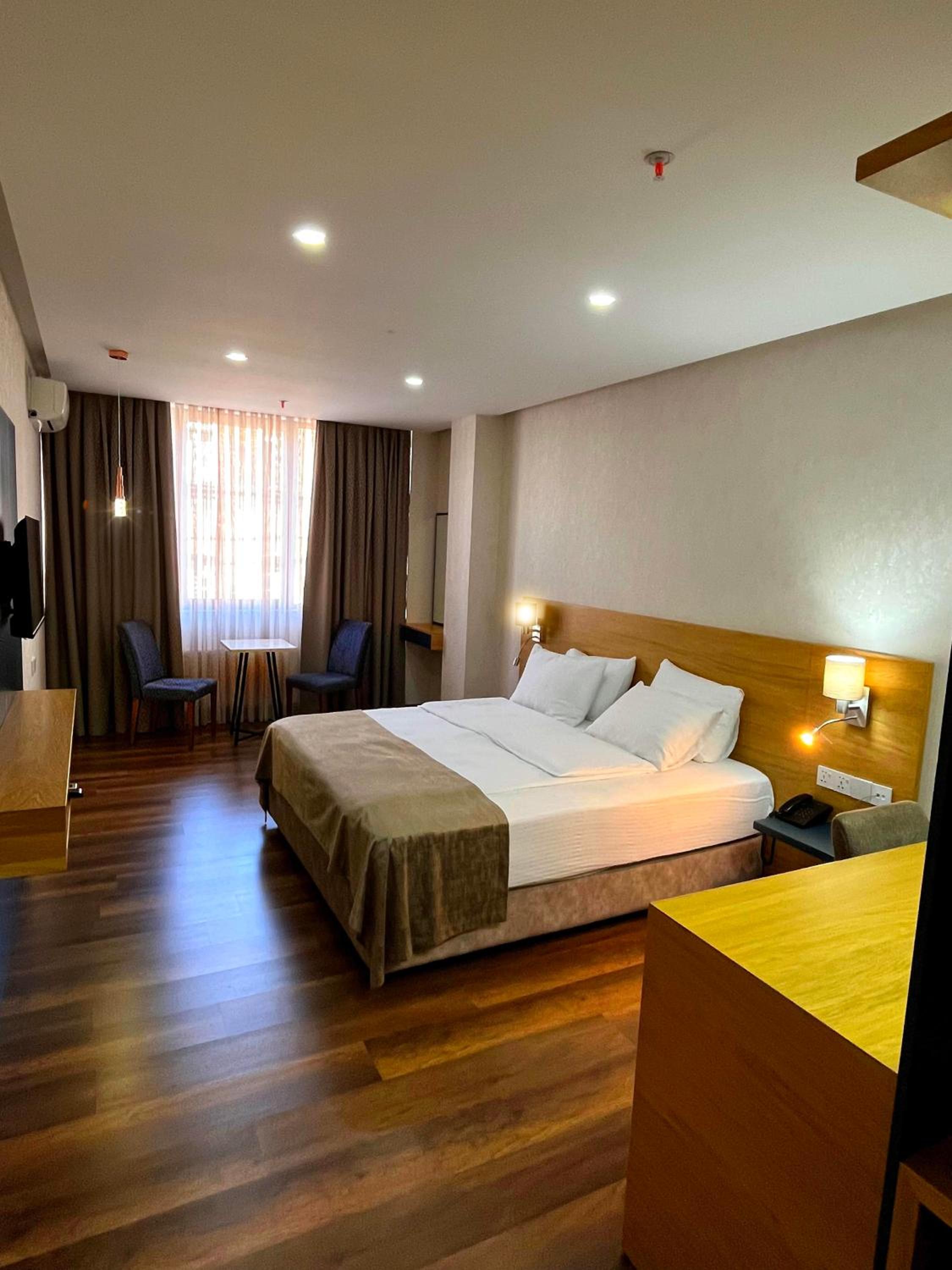 Deluxe Double or Twin Room - Photo 3