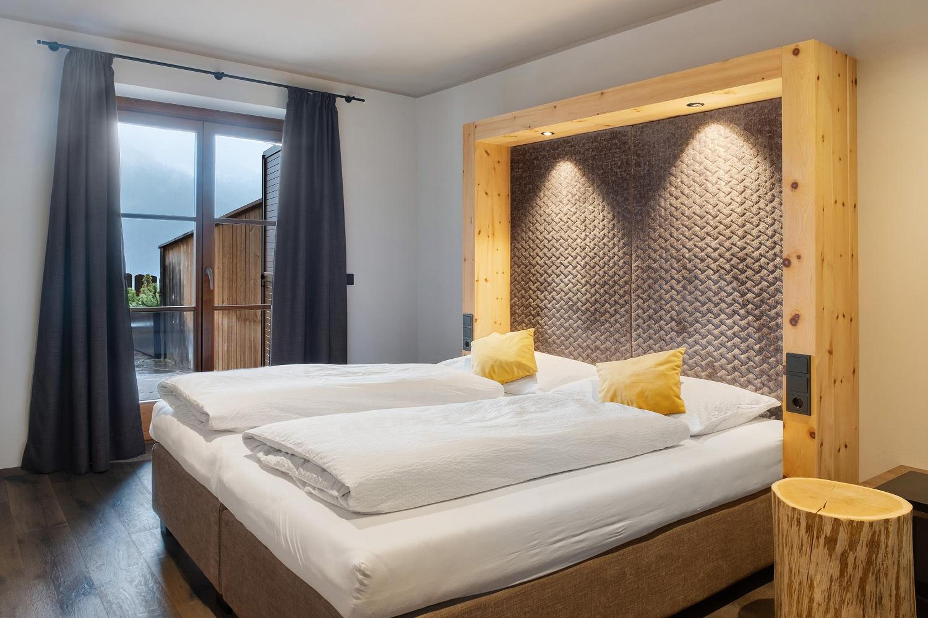 Two-Bedroom Deluxe Apartment with Garden View