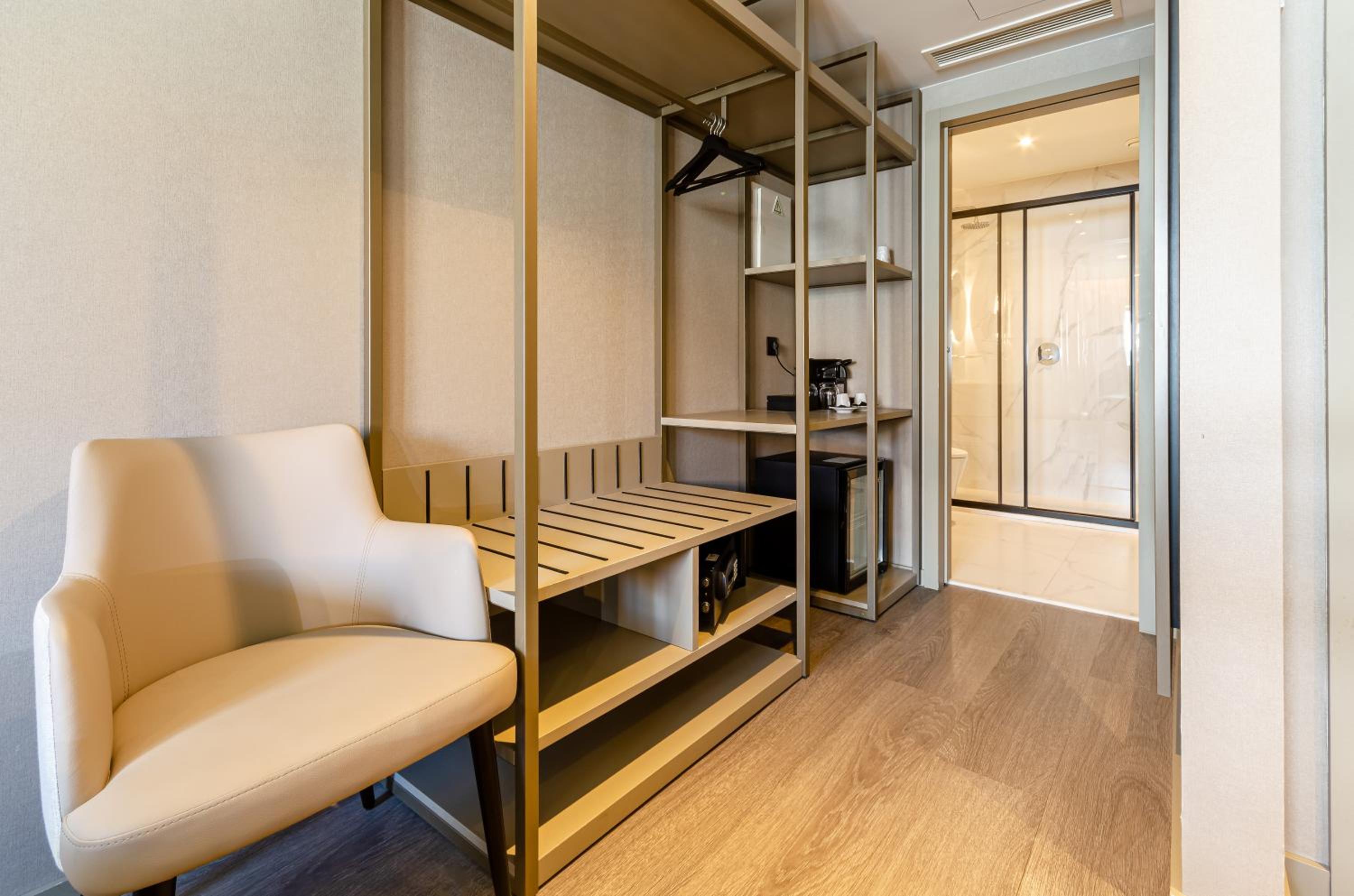 Double Room - Photo 6