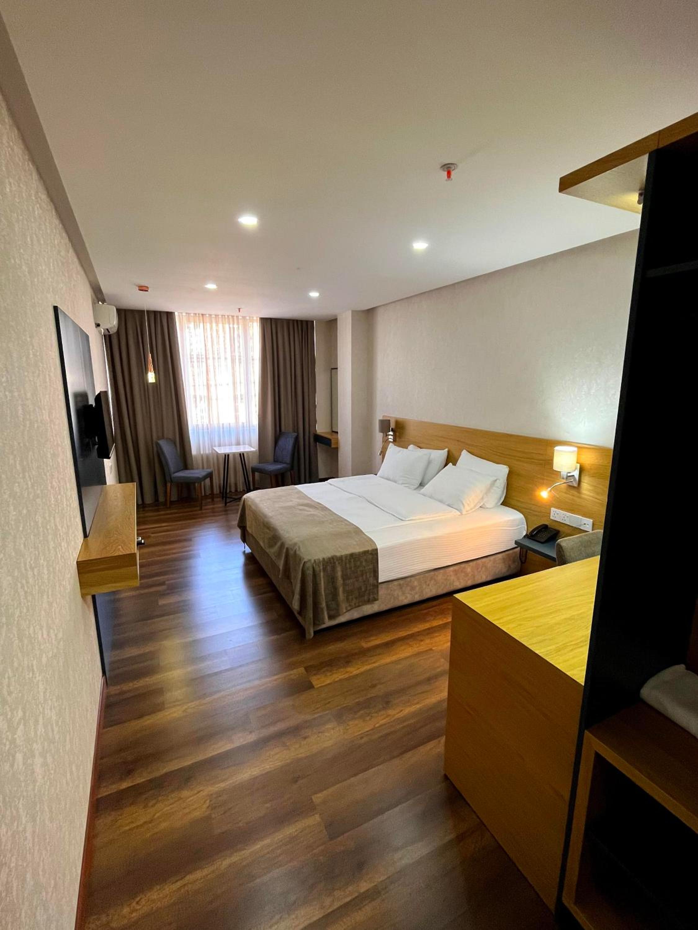 Deluxe Double or Twin Room - Photo 2