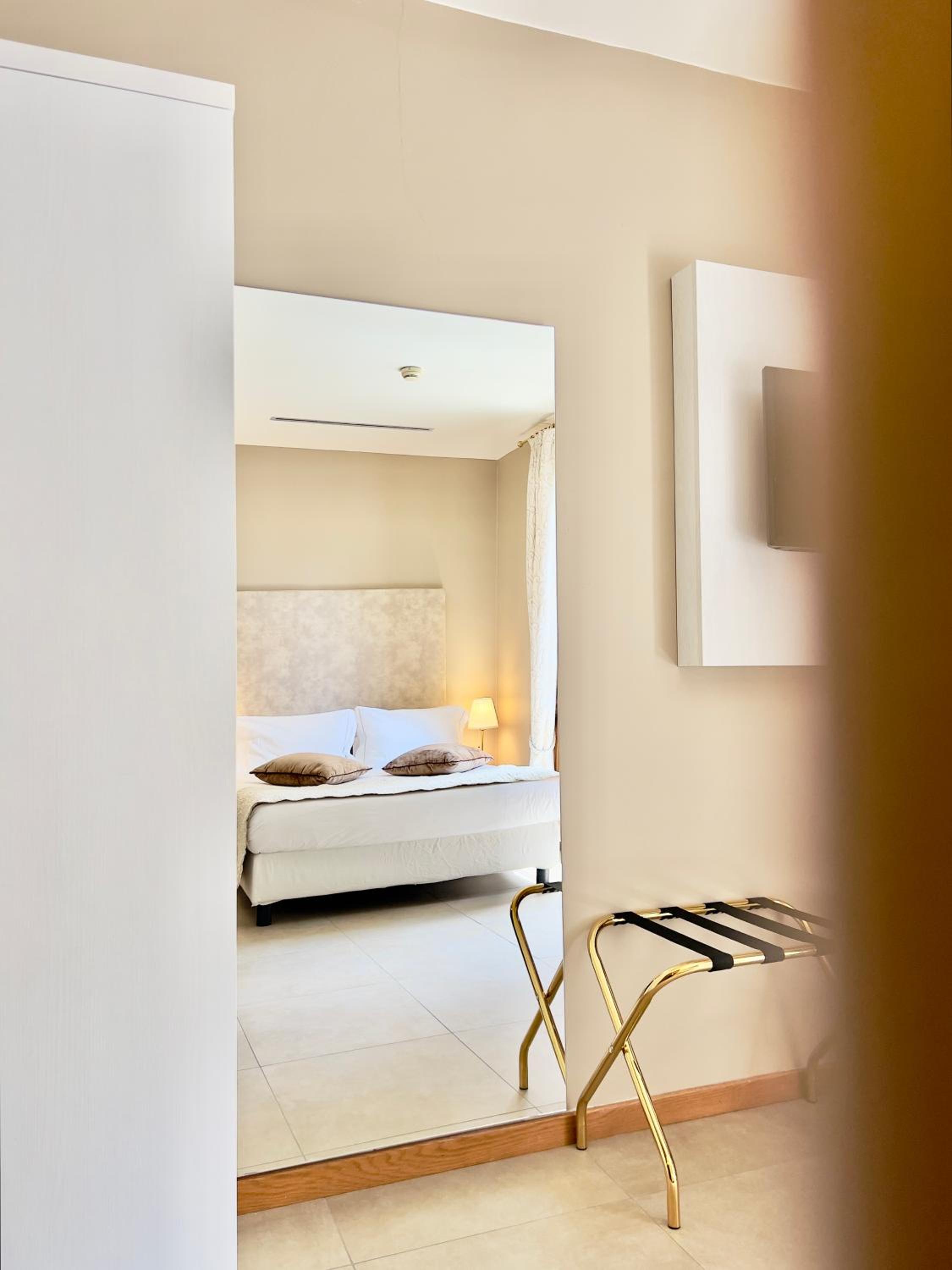 Standard Double or Twin Room - Photo 2