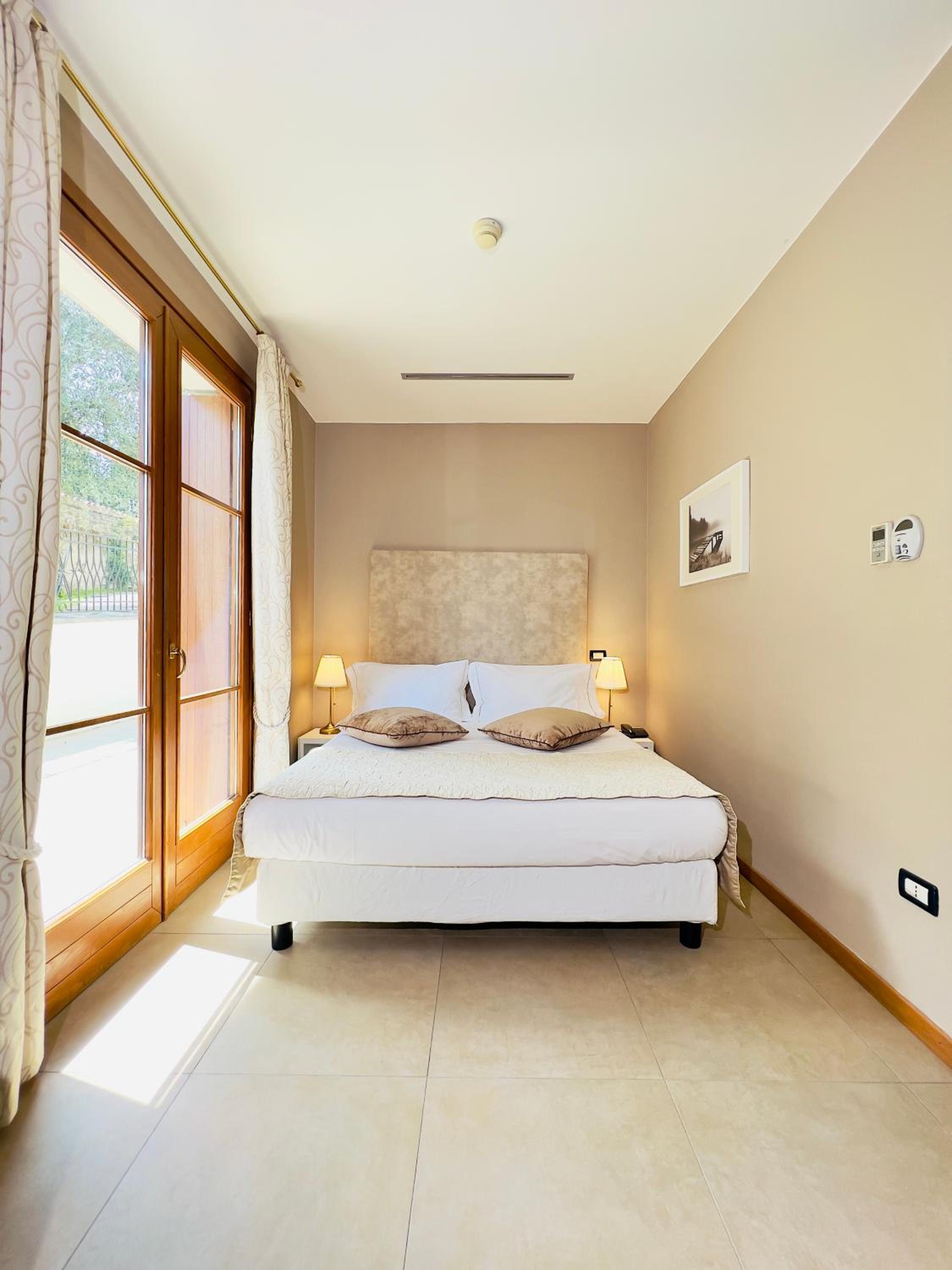 Standard Double or Twin Room - Photo 4