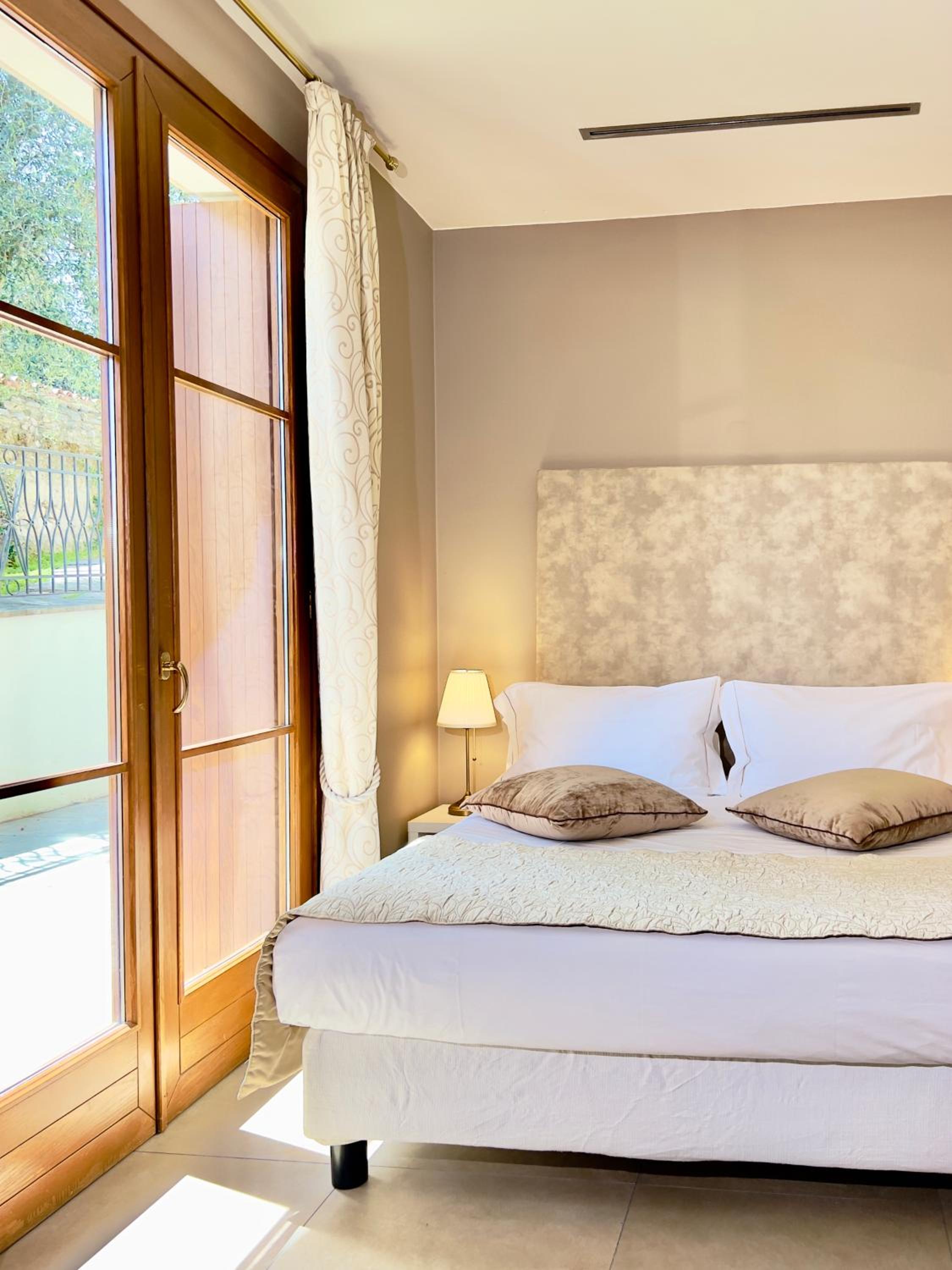 Standard Double or Twin Room - Photo 5