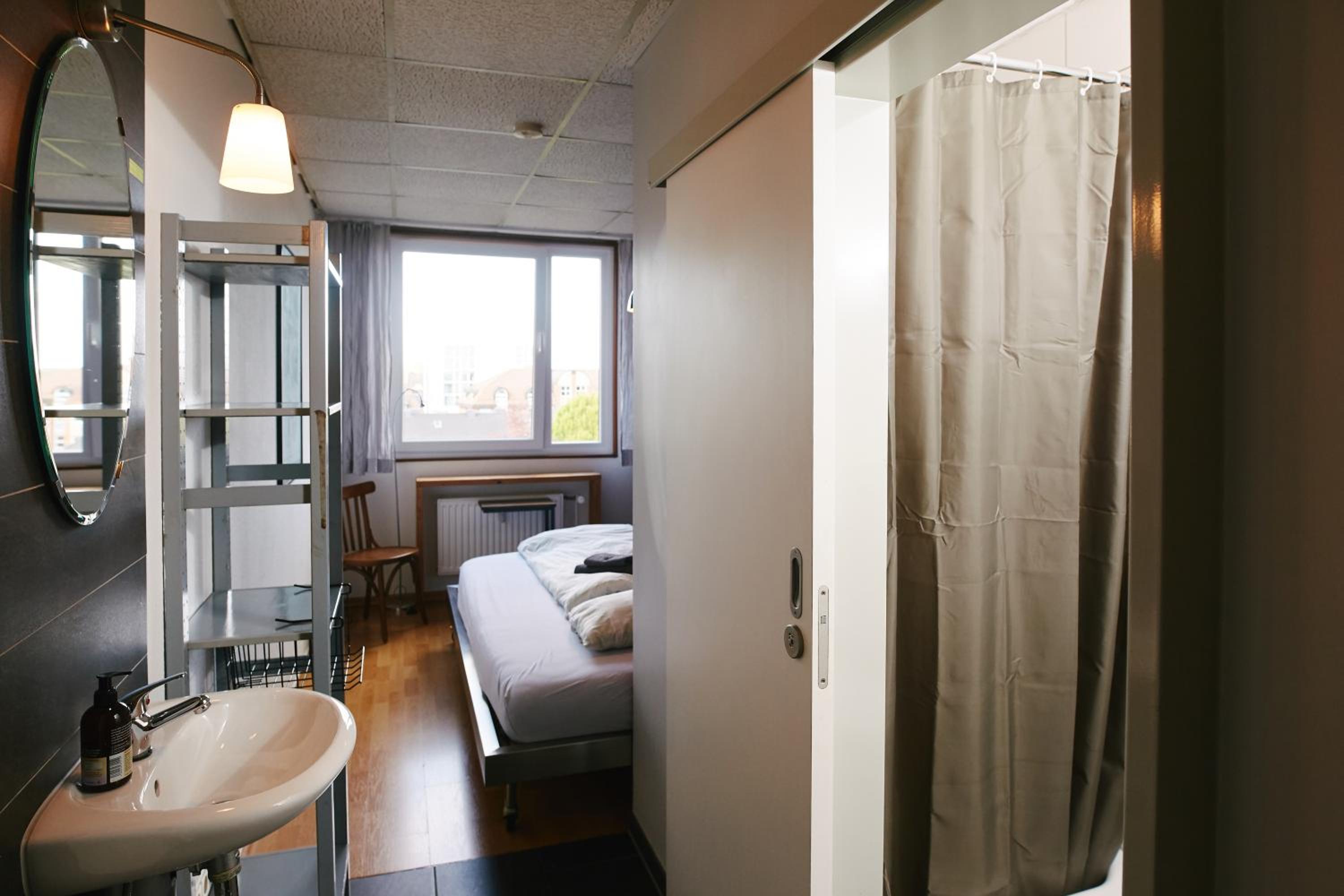 Double Room with Private Bathroom - Photo 4