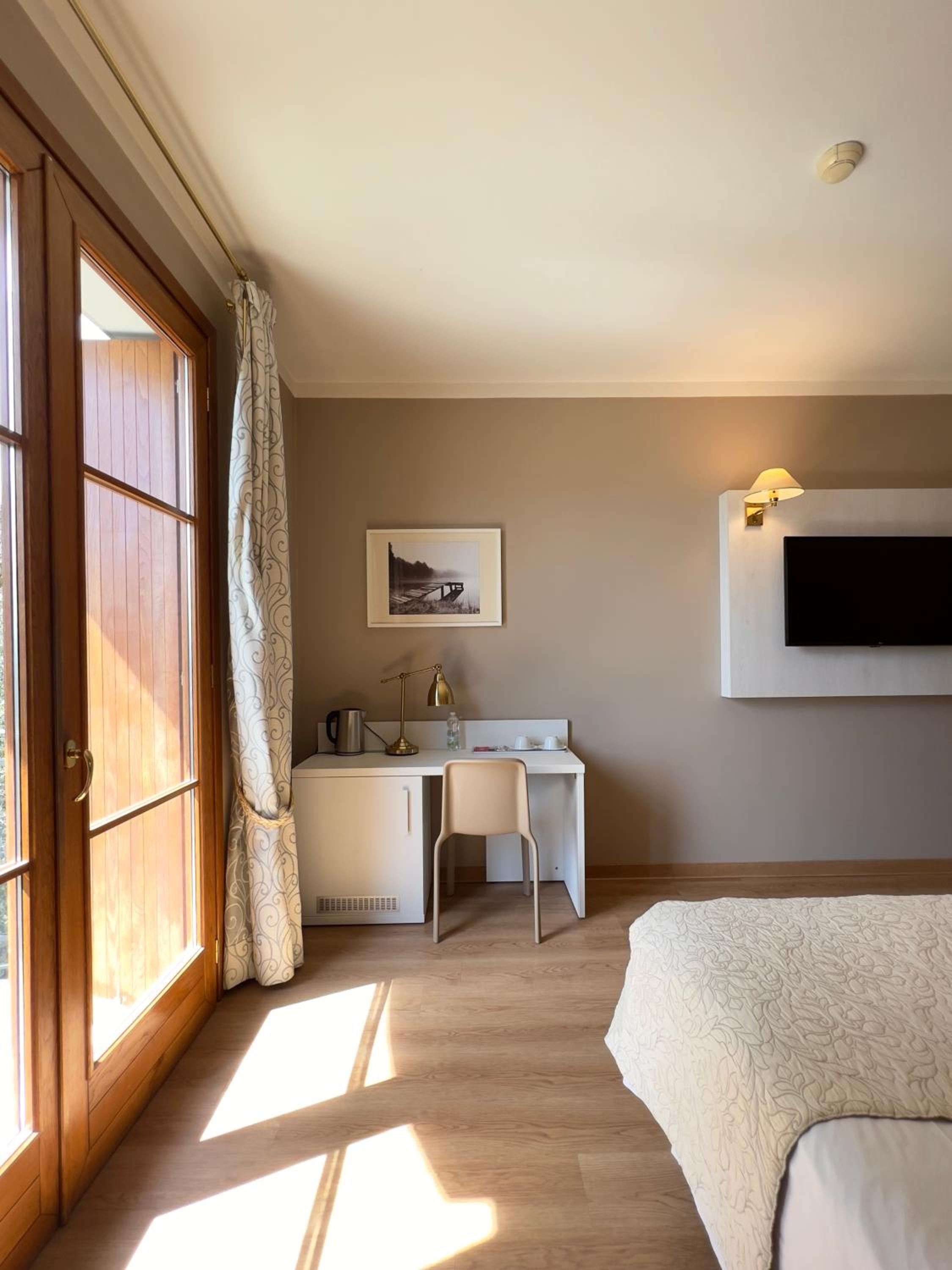 Superior Double Room with Balcony - Photo 6