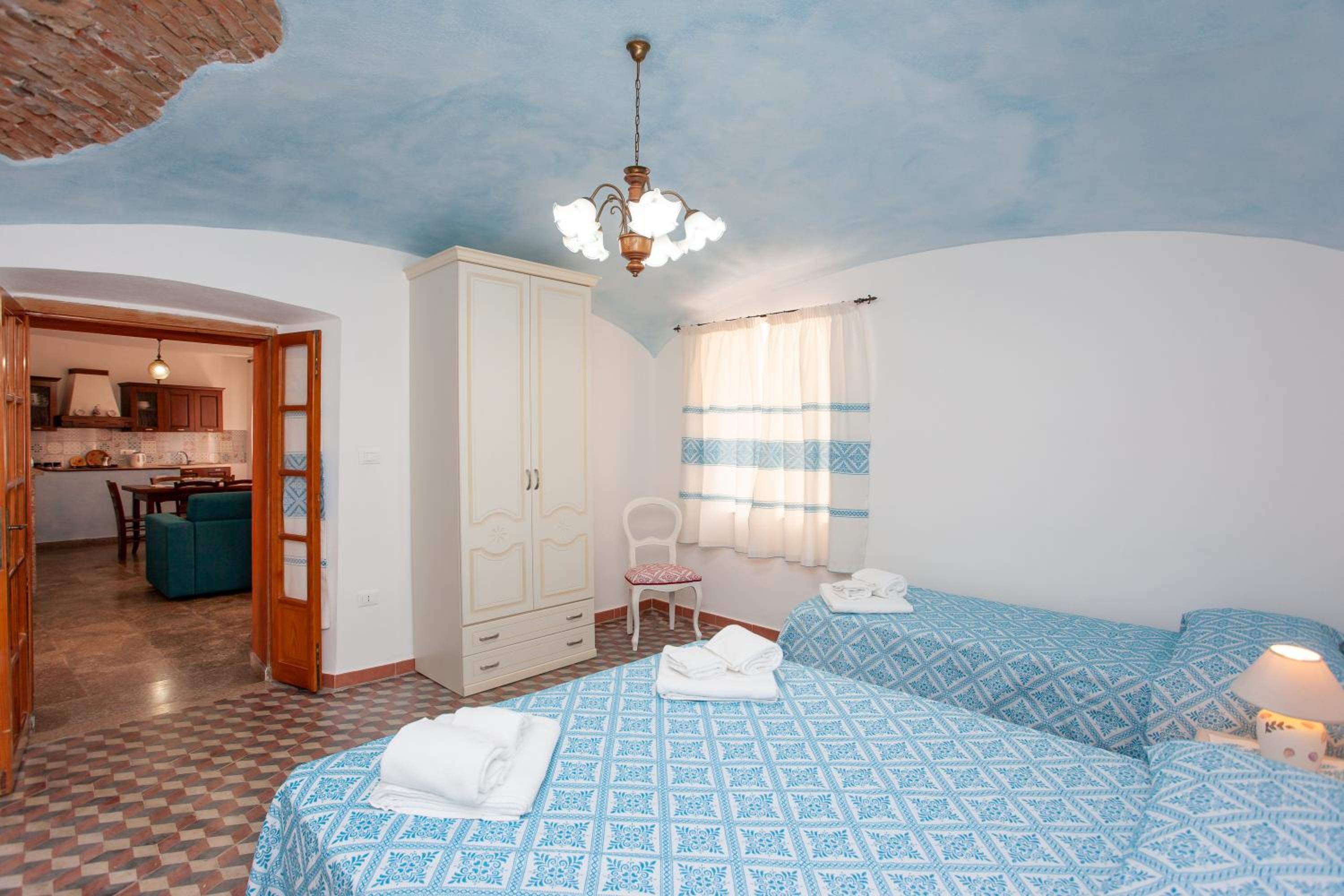 One-Bedroom House photo 1