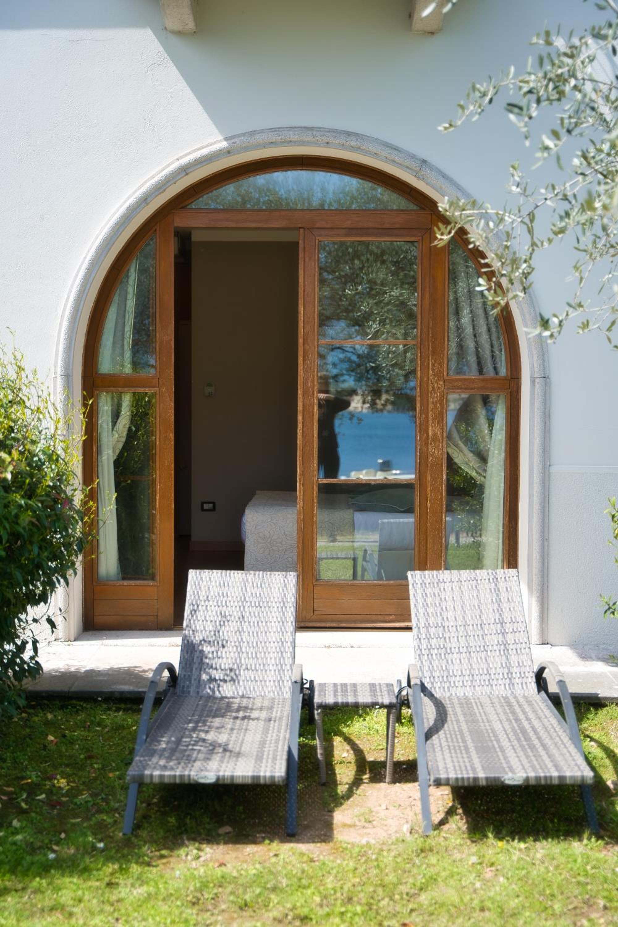 Deluxe Double or Twin Room with Lake View - Photo 3