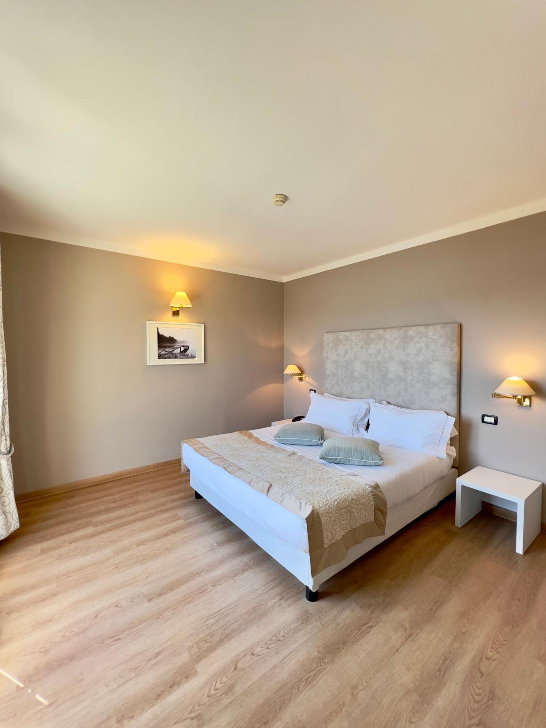 Junior Suite with Balcony and Lake View