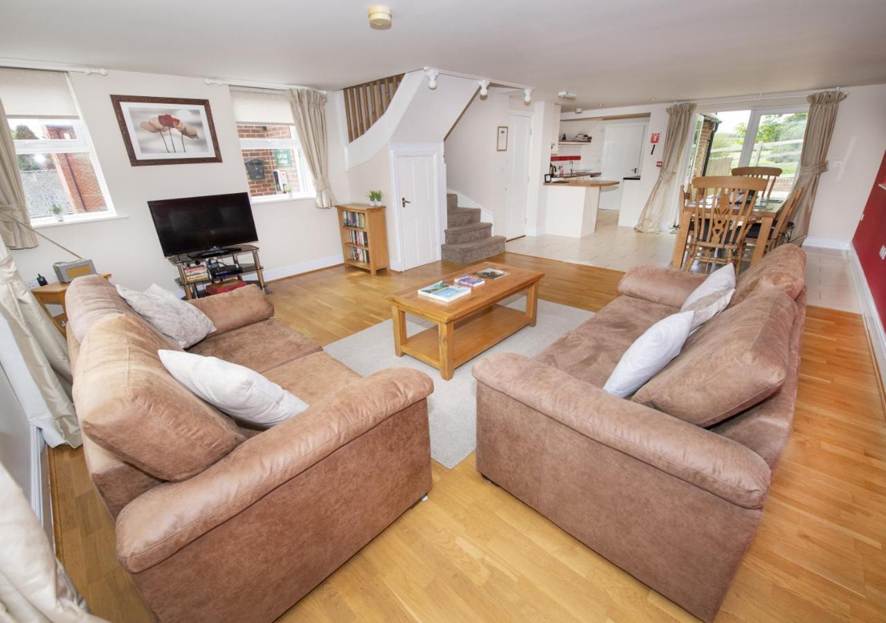 Two-Bedroom House photo 3